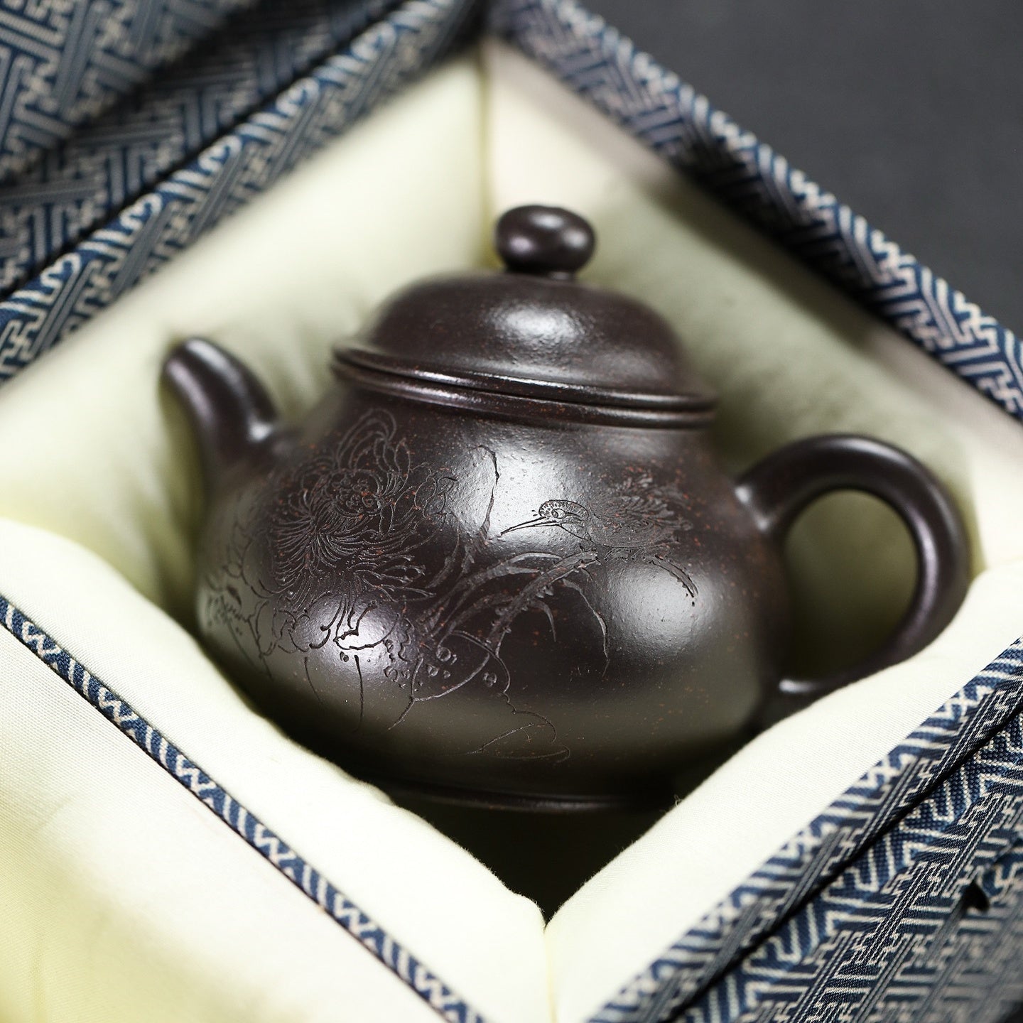 Pan Hu 200cc - Yixing Handmade Teapot 江苏宜兴