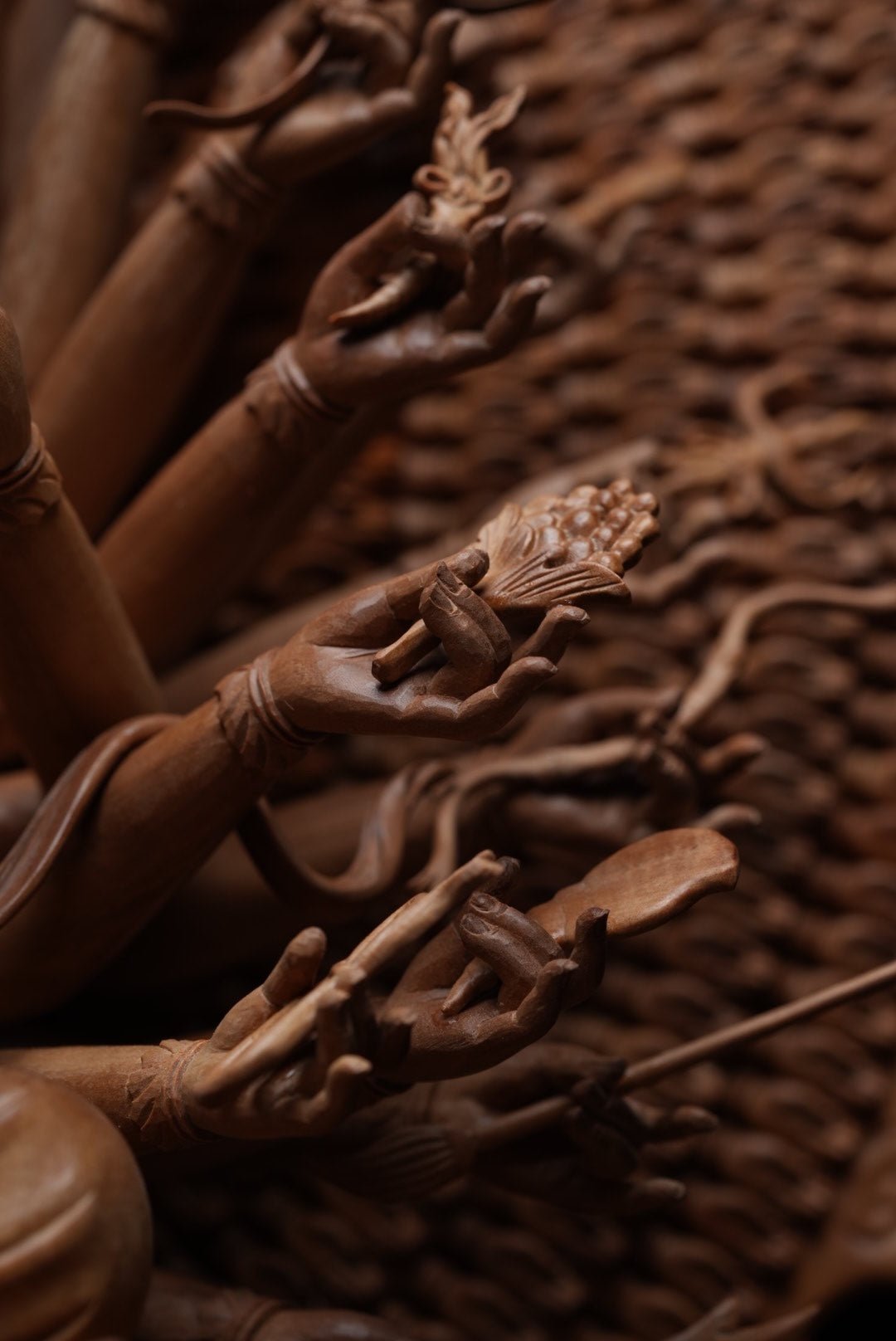 Qian Shou Guan Yin - Wood Sculpture - zycs_China