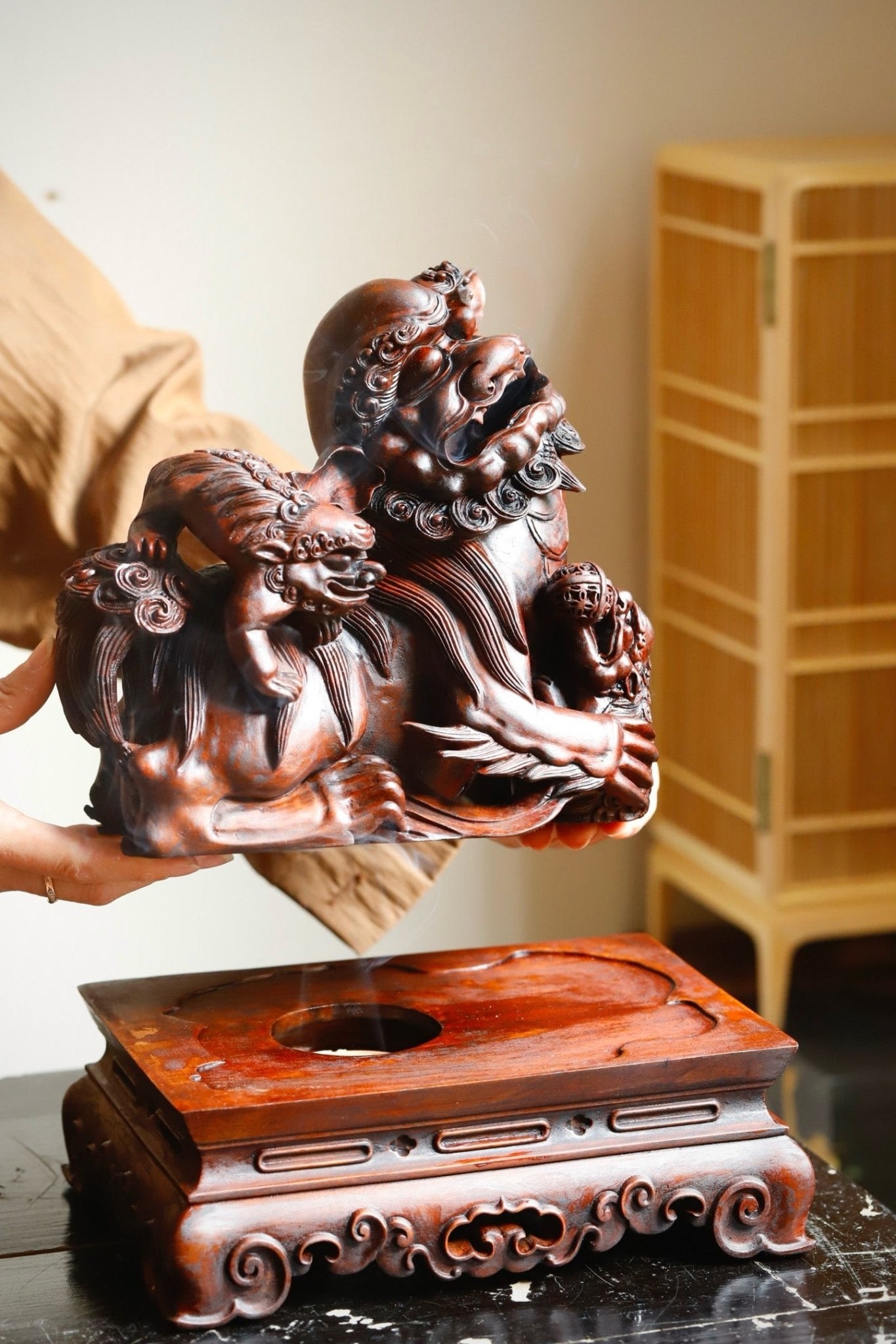 Shi Zi Xiu Qiu - Wood Sculpture - zycs_China