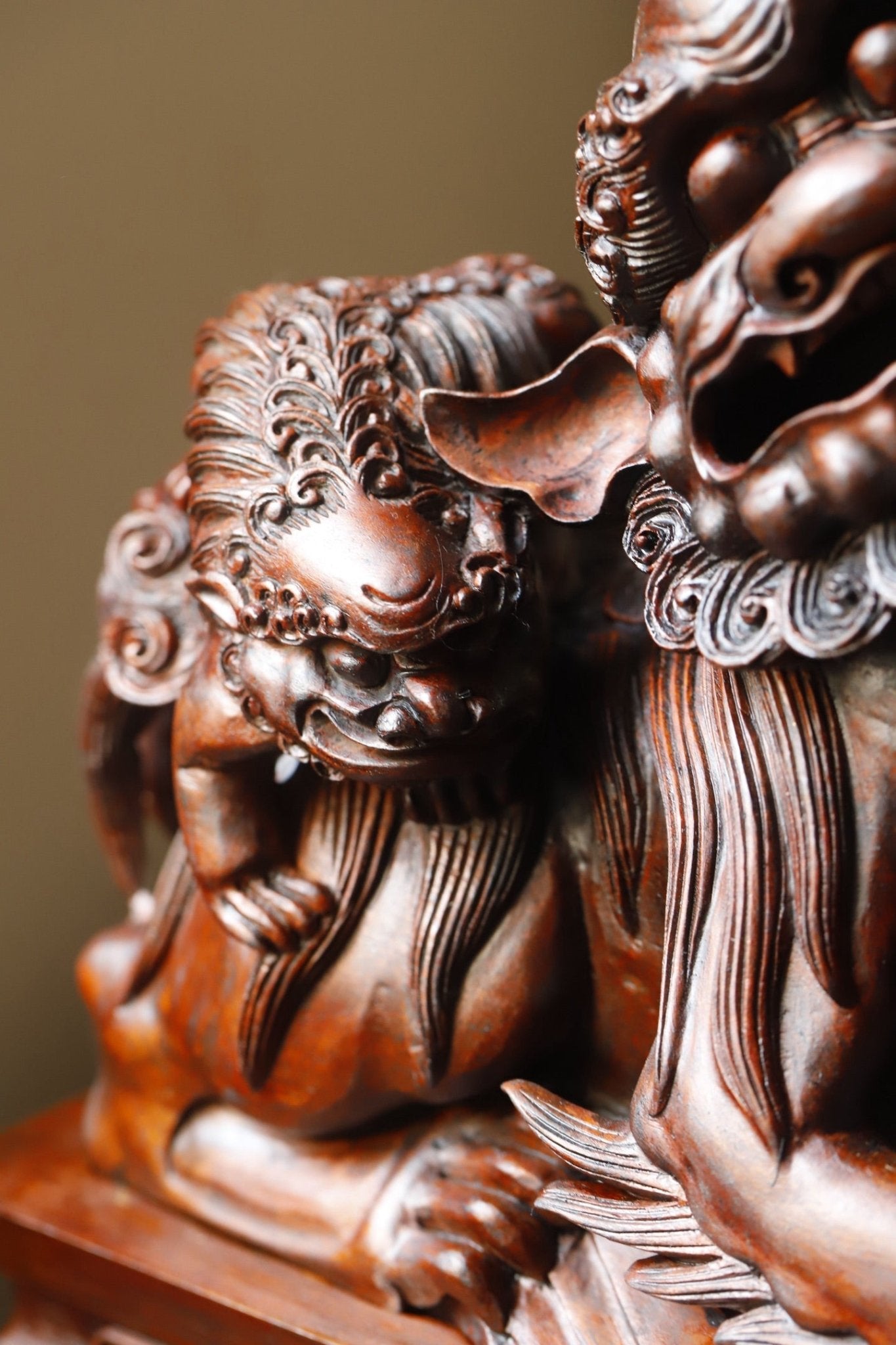 Shi Zi Xiu Qiu - Wood Sculpture - zycs_China