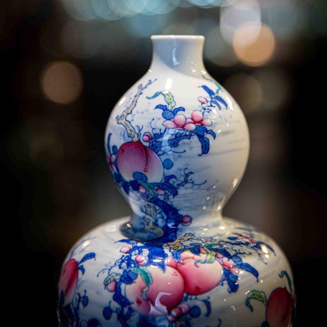 Shou Tao - Jing De Zhen Porcelain Vase - zycs_China