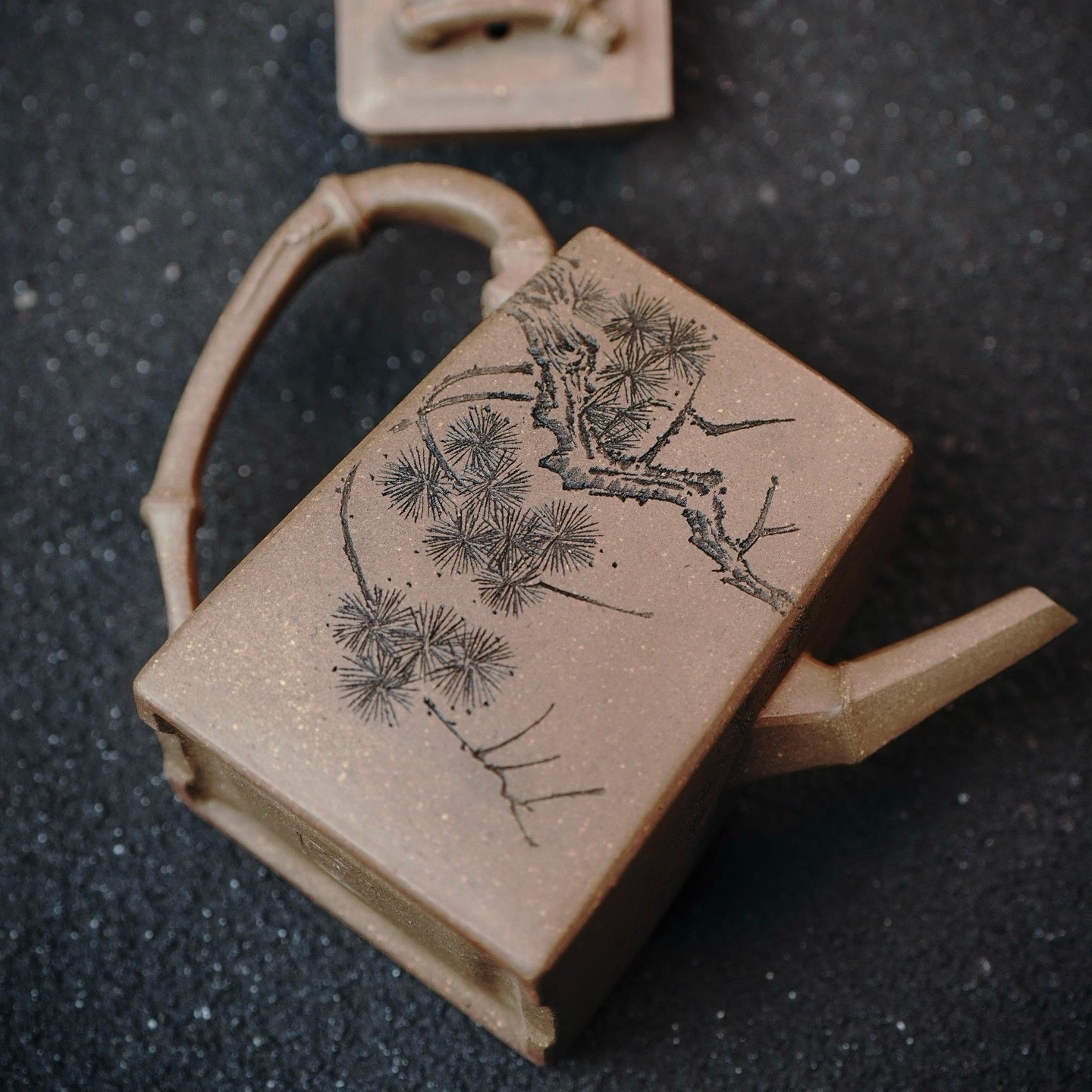 Song Feng Zhu Ying 180cc - Yixing Handmade Teapot - zycs_China