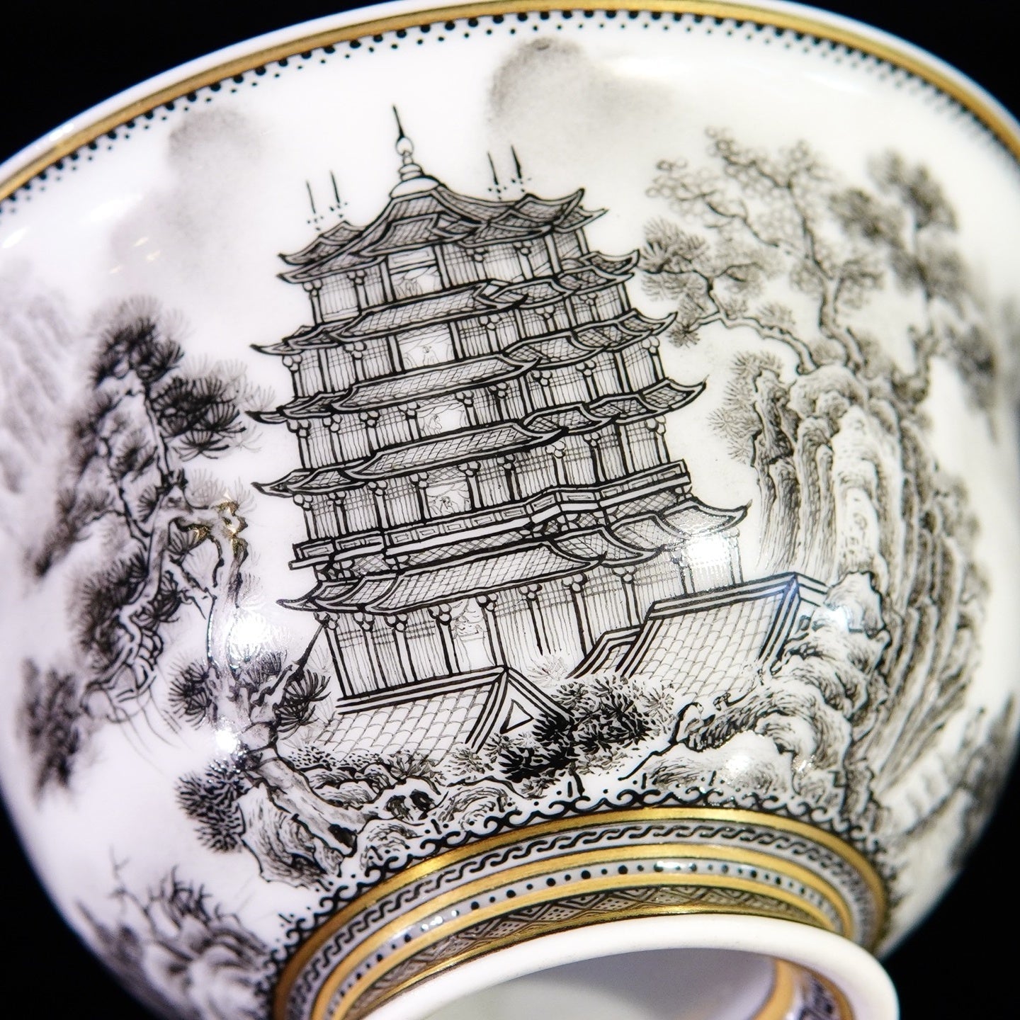Ting Tai Lou Ge 130cc - Jing De Zhen Porcelain Gaiwan - zycs_China