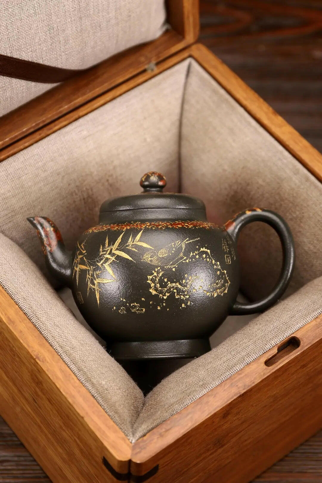 Gong Deng 190cc -Yixing Handmade Teapot 江苏宜兴