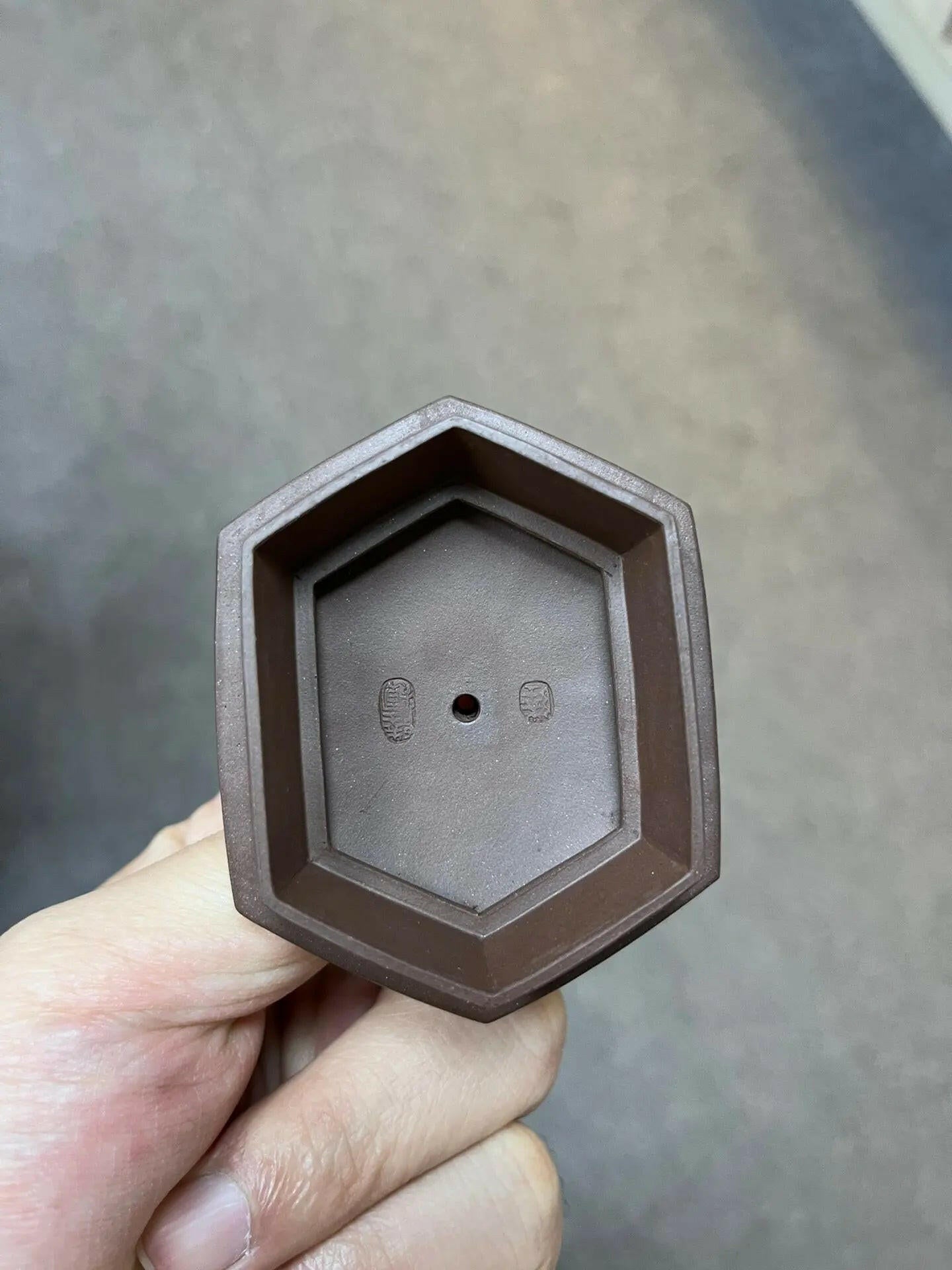 Ling Hua Liu Fang 230cc -Yixing Handmade Teapot 江苏宜兴