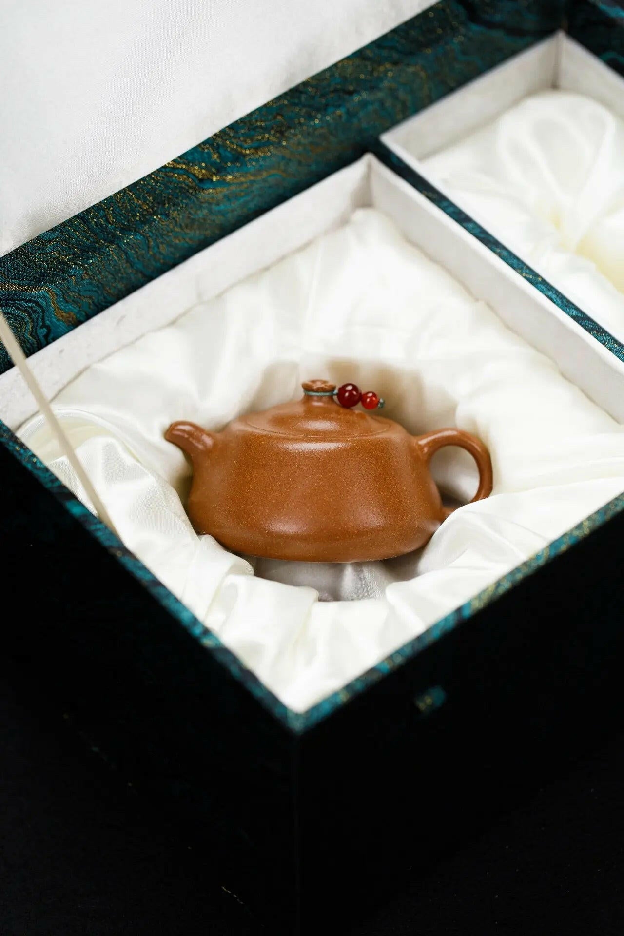Jing Hua 120cc -Yixing Handmade Teapot 江苏宜兴