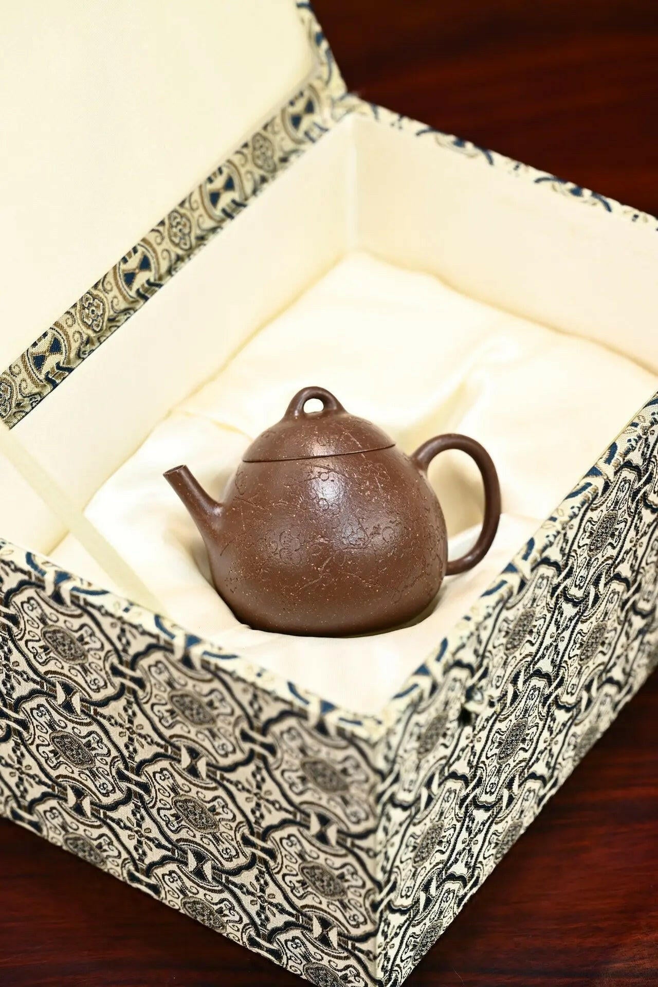Xiao Li 170cc - Yixing Handmade Teapot 江苏宜兴