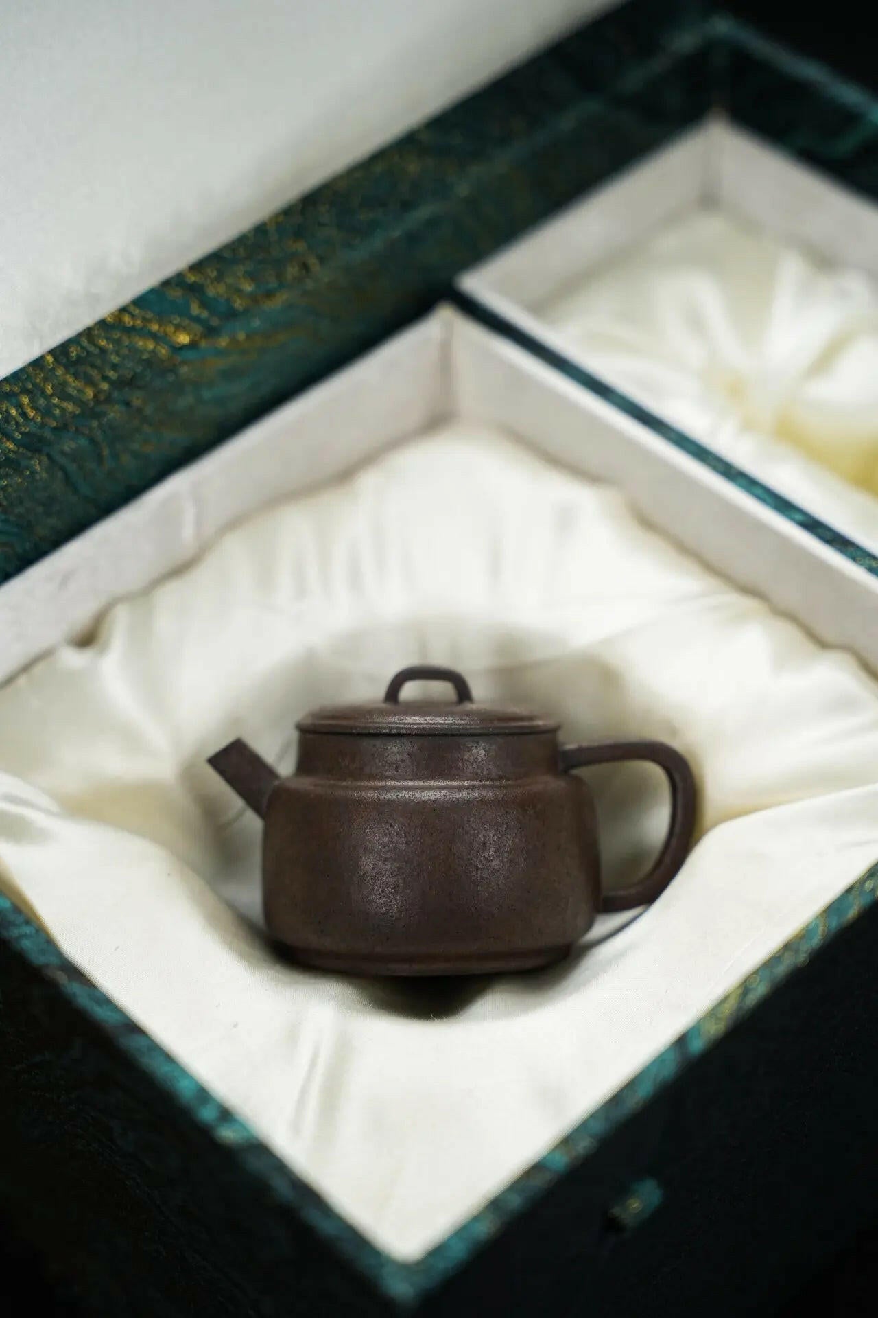 Xiao Man Tang 100cc - Yixing Handmade Teapot 江苏宜兴
