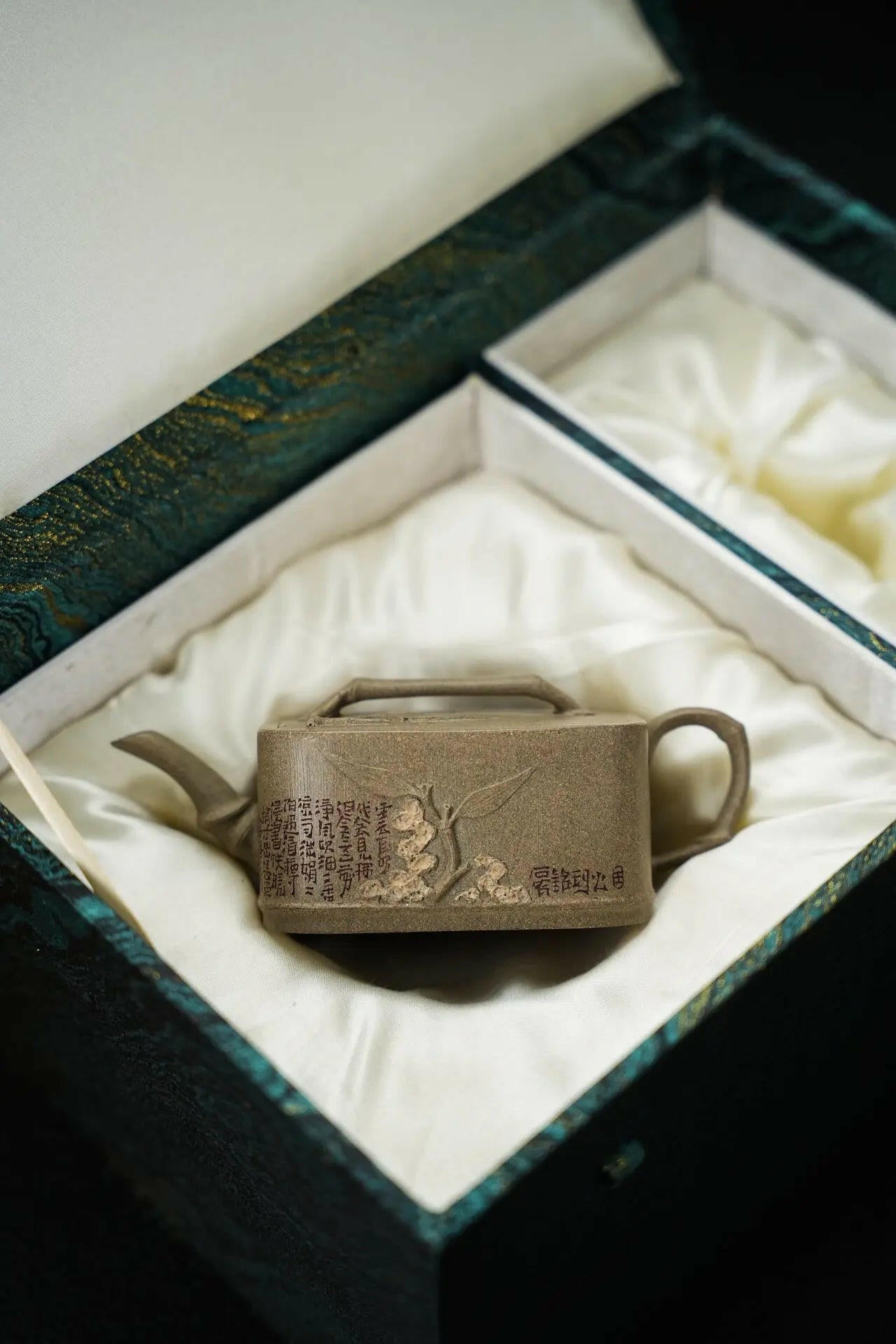 Jing He Fang Zhu 160cc - Yixing Handmade Teapot 江苏宜兴