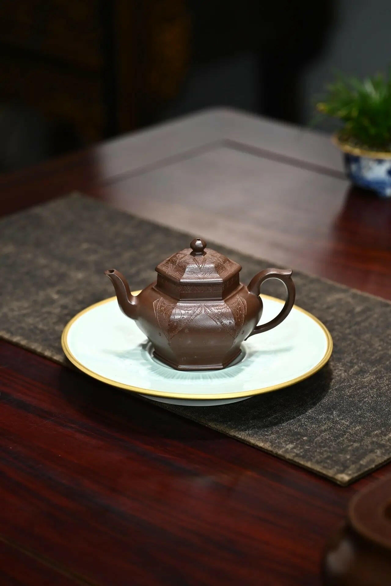 Xiu Nian Liu Fang 190cc - Yixing Handmade Teapot 江苏宜兴