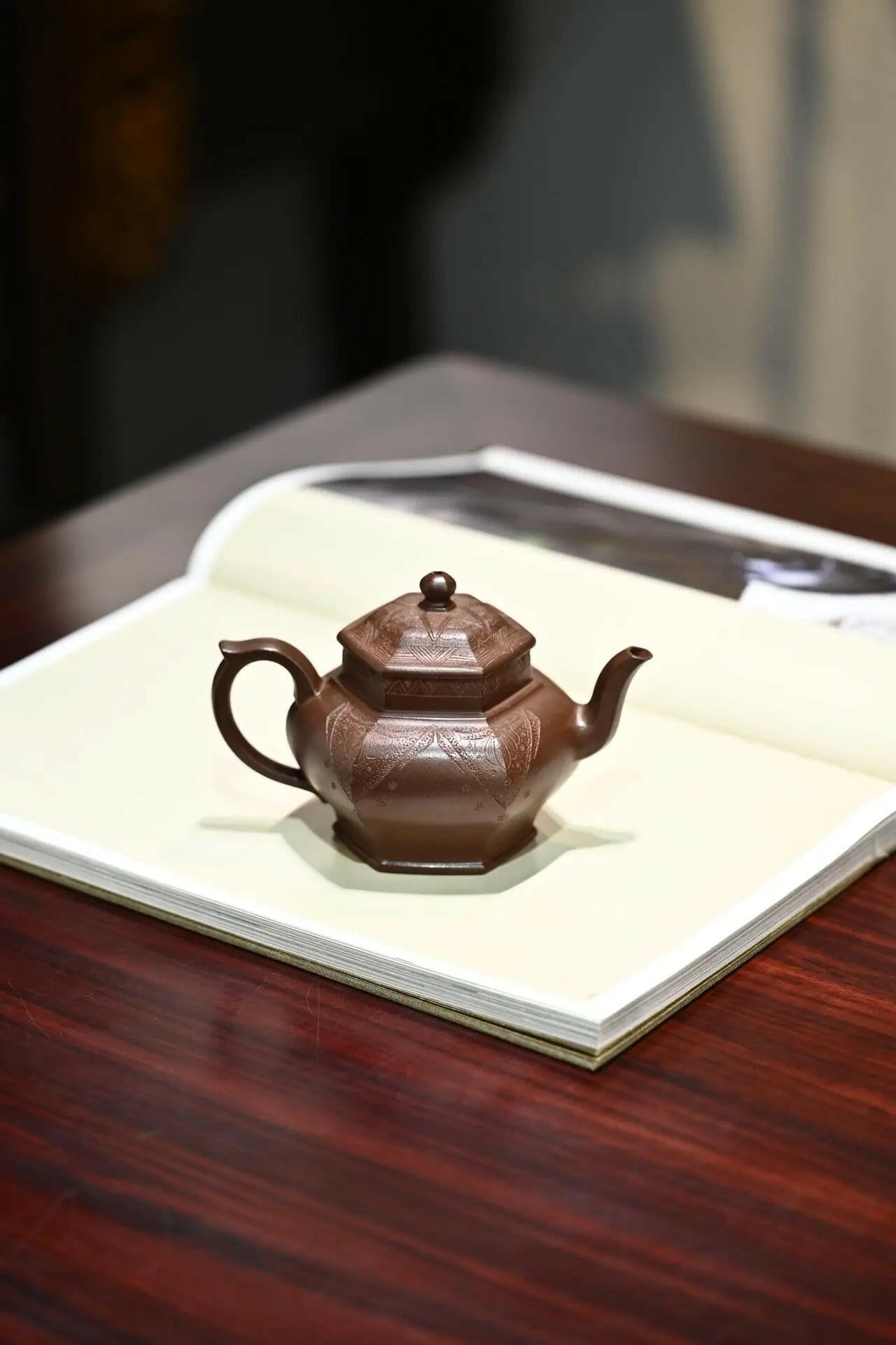 Xiu Nian Liu Fang 190cc - Yixing Handmade Teapot 江苏宜兴
