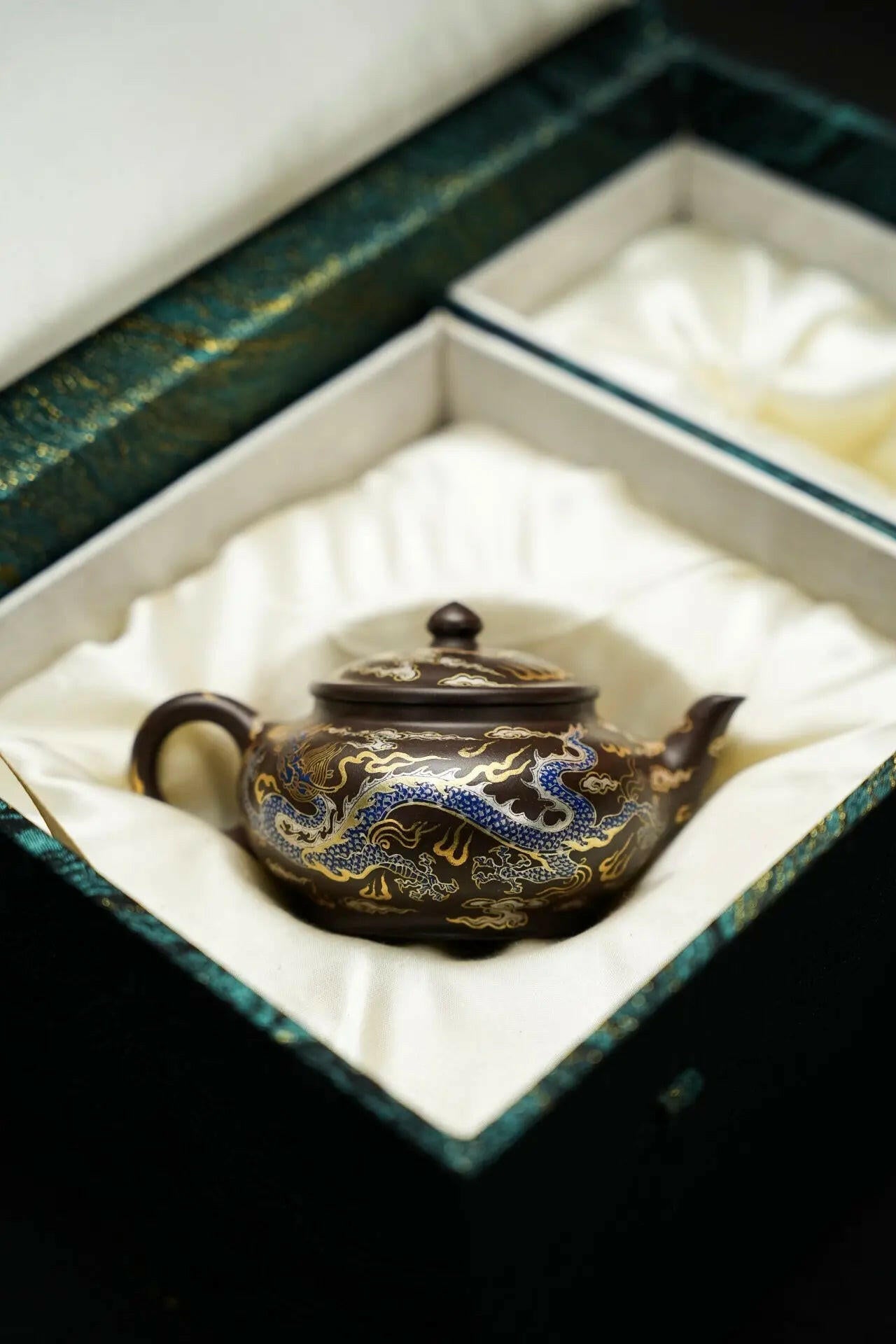 Bian Ying 150cc - Yixing Handmade Teapot 江苏宜兴