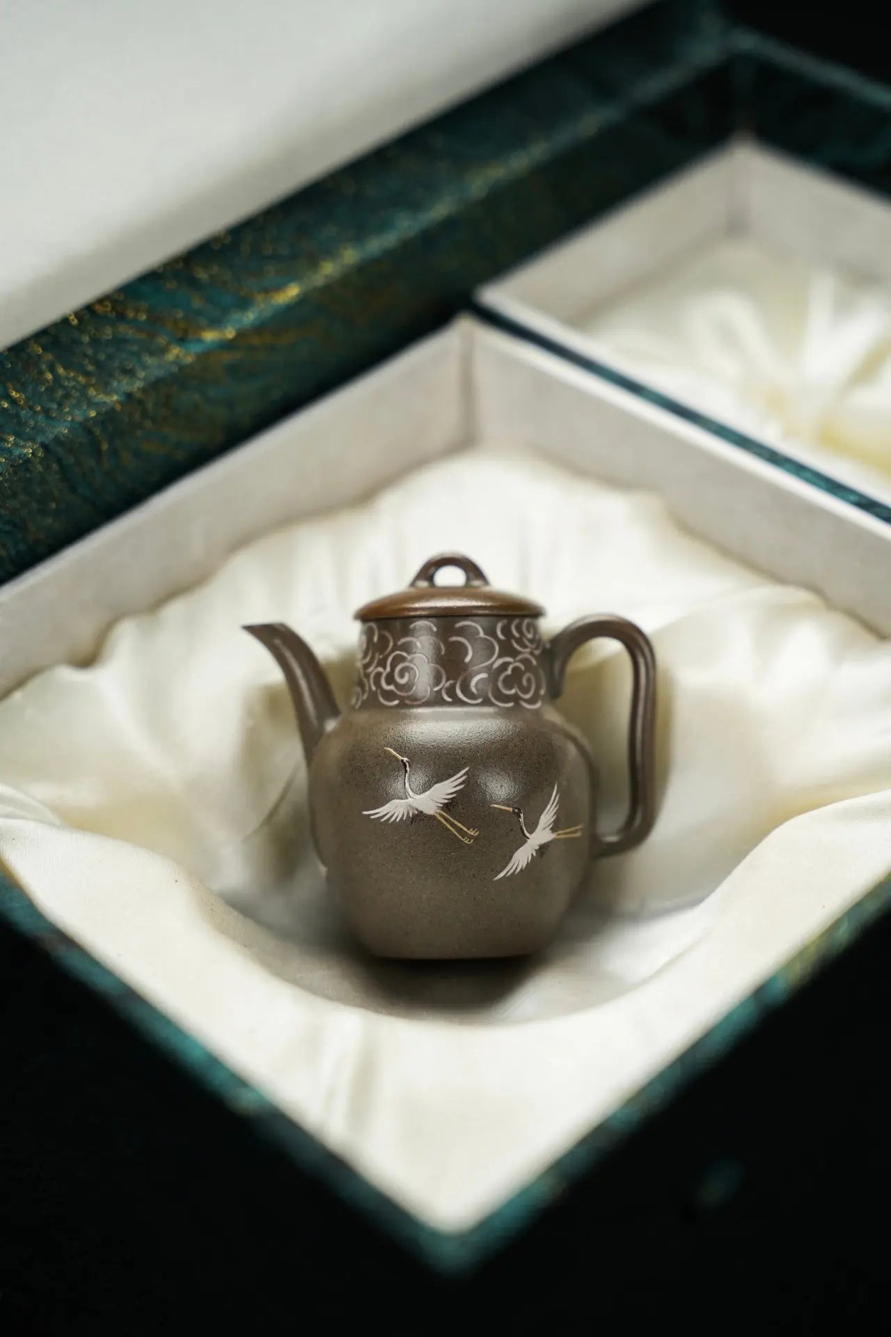 Zhi Hu 80cc - Yixing Handmade Teapot 江苏宜兴