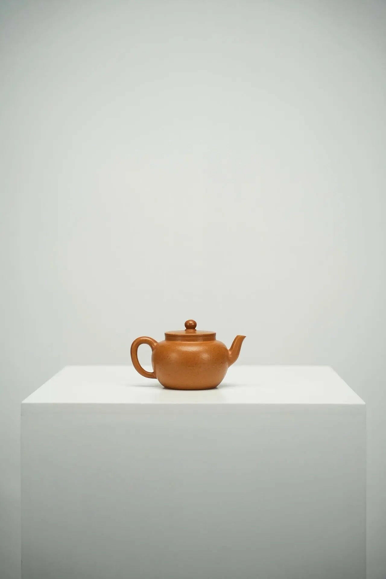 Ping Gai Lian Zi 150cc - Yixing Handmade Teapot 江苏宜兴