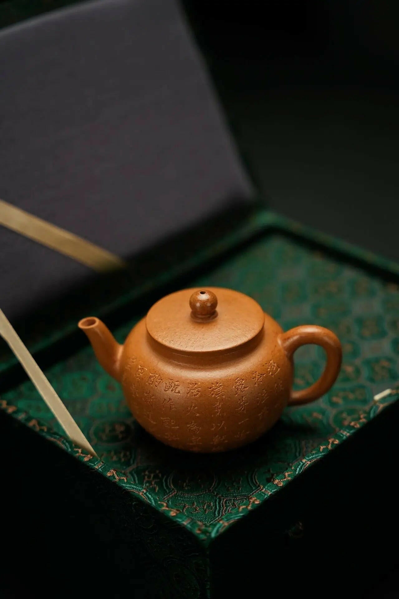 Ping Gai Lian Zi 150cc - Yixing Handmade Teapot 江苏宜兴