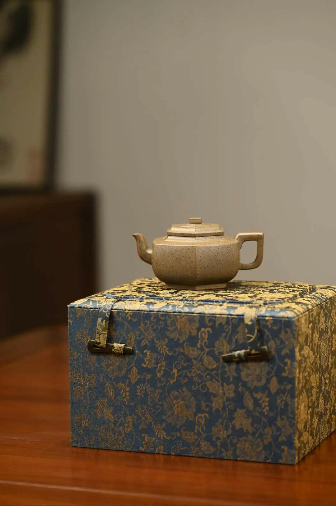 Liu Fang Xue Hua 150cc - Yixing Handmade Teapot 江苏宜兴