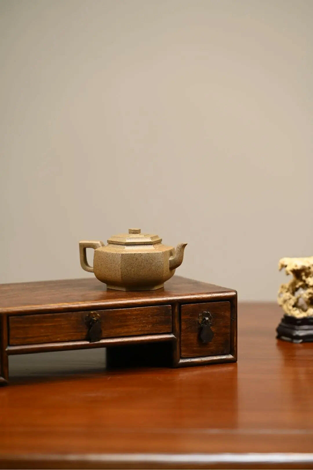 Liu Fang Xue Hua 150cc - Yixing Handmade Teapot 江苏宜兴