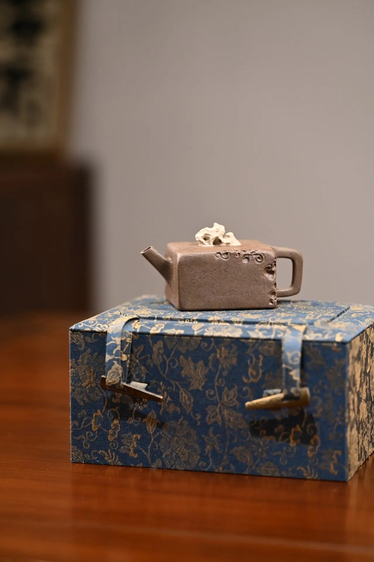 Ya Shi Yi Shi 100cc - Yixing Handmade Teapot 江苏宜兴