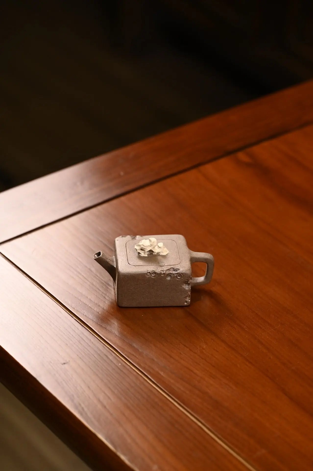 Ya Shi Yi Shi 100cc - Yixing Handmade Teapot 江苏宜兴