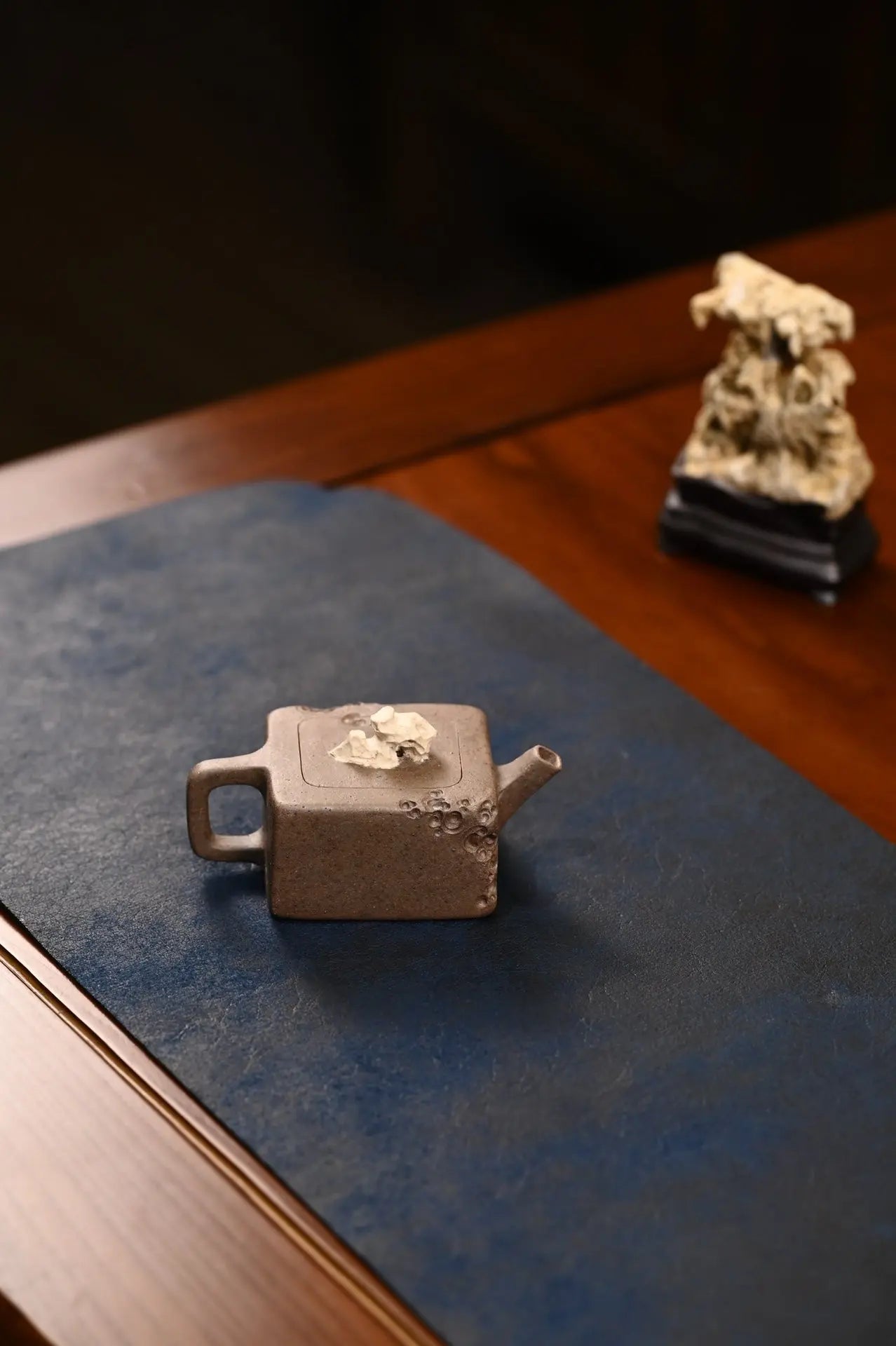 Ya Shi Yi Shi 100cc - Yixing Handmade Teapot 江苏宜兴
