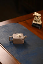 Ya Shi Yi Shi 100cc - Yixing Handmade Teapot 江苏宜兴