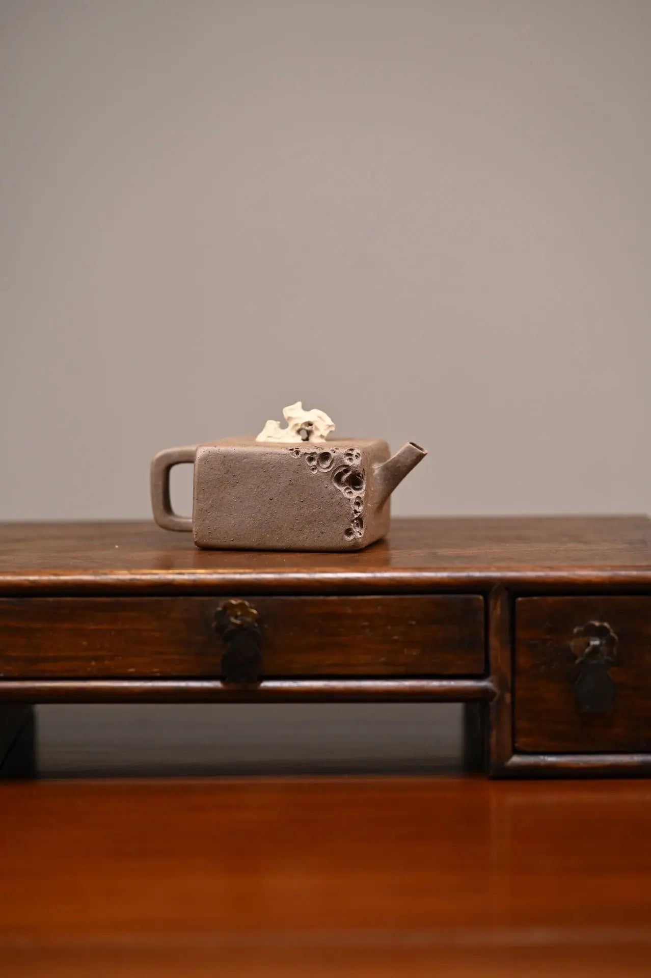 Ya Shi Yi Shi 100cc - Yixing Handmade Teapot 江苏宜兴