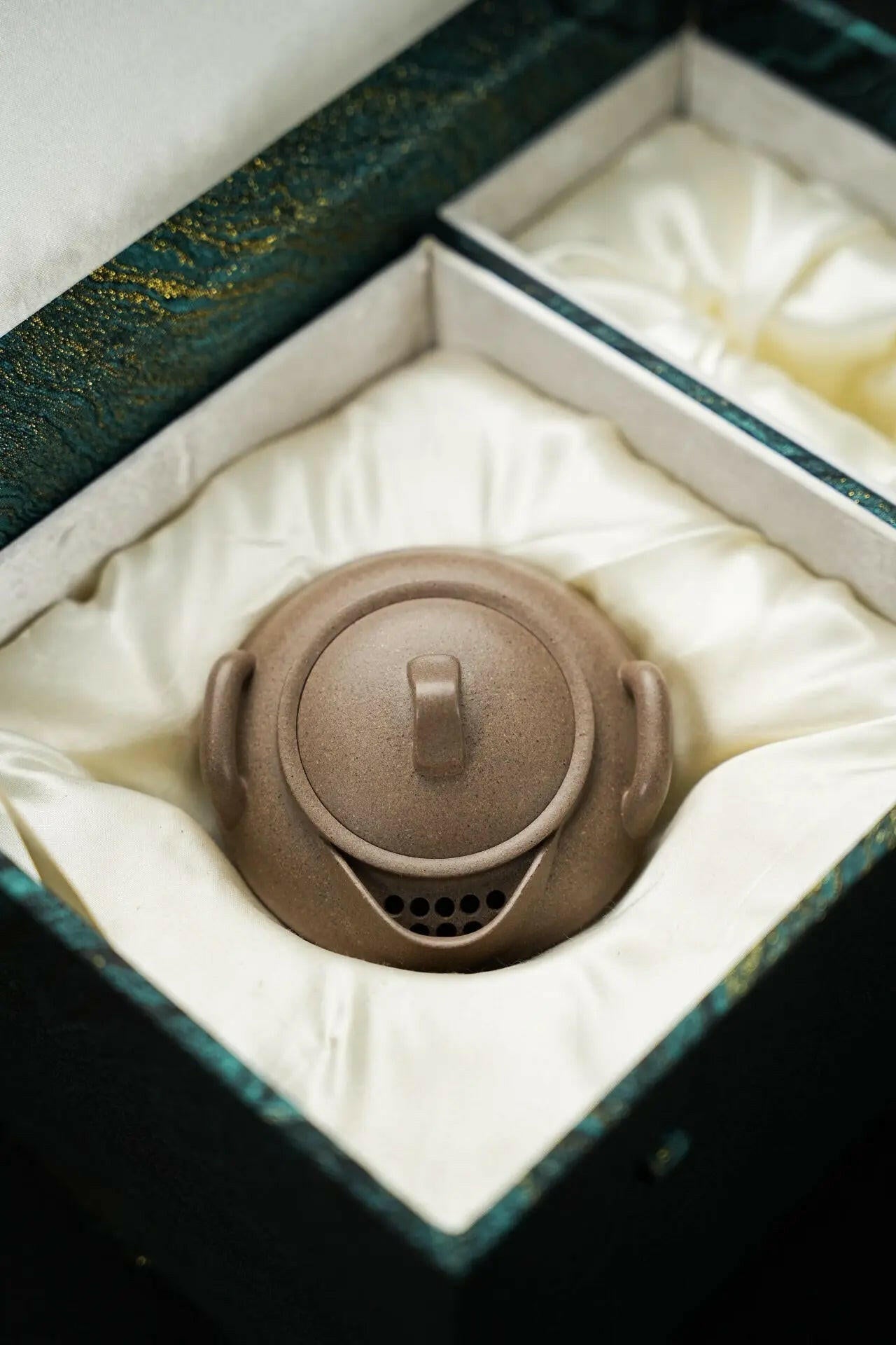 Yun Quan Bao Ping 140cc - Yixing Handmade Teapot 江苏宜兴