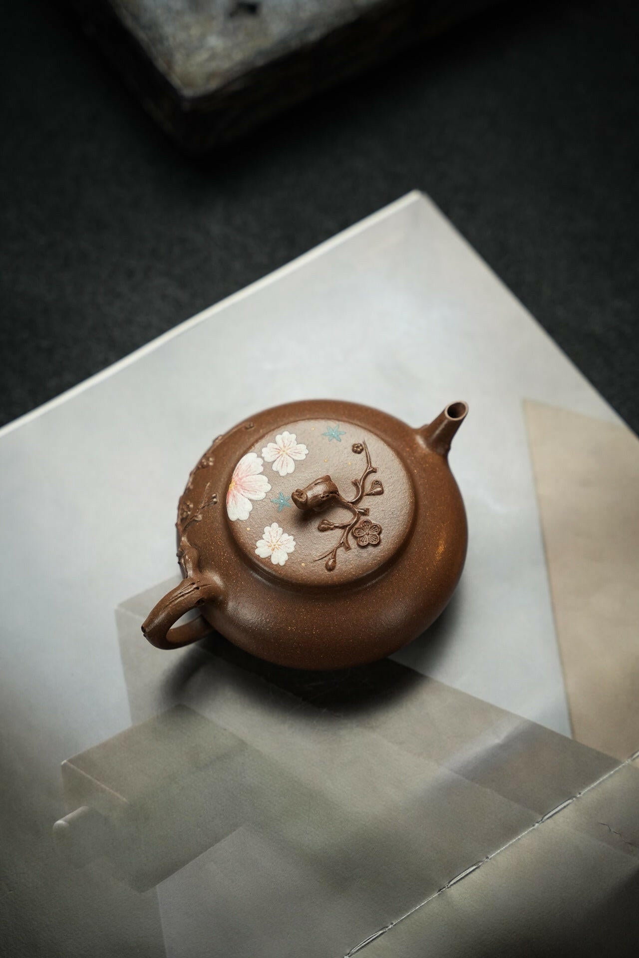 Man Qiu 220cc - Yixing Handmade Teapot 江苏宜兴