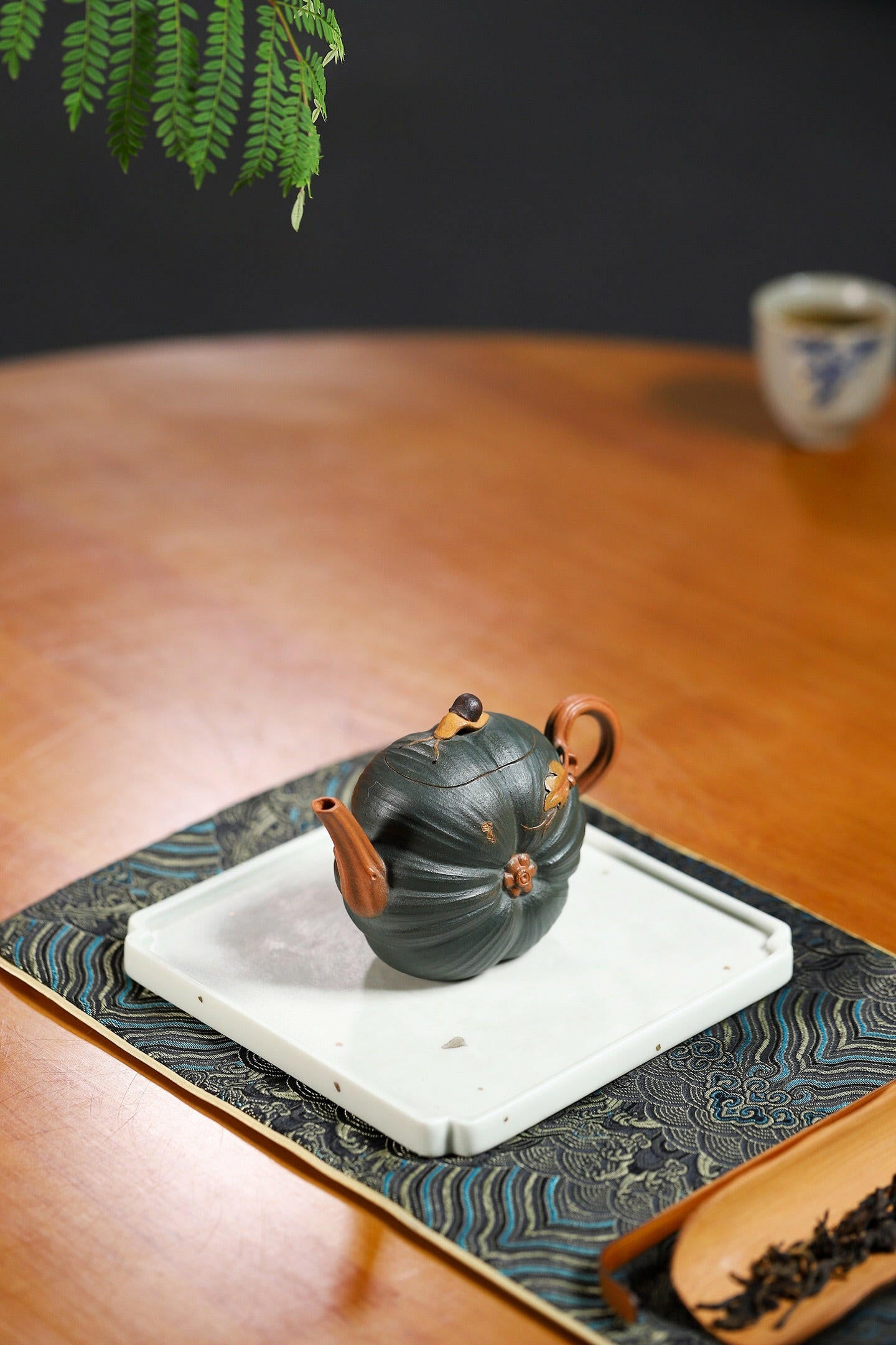Man Bu Ren Sheng 170cc - Yixing Handmade Teapot 江苏宜兴