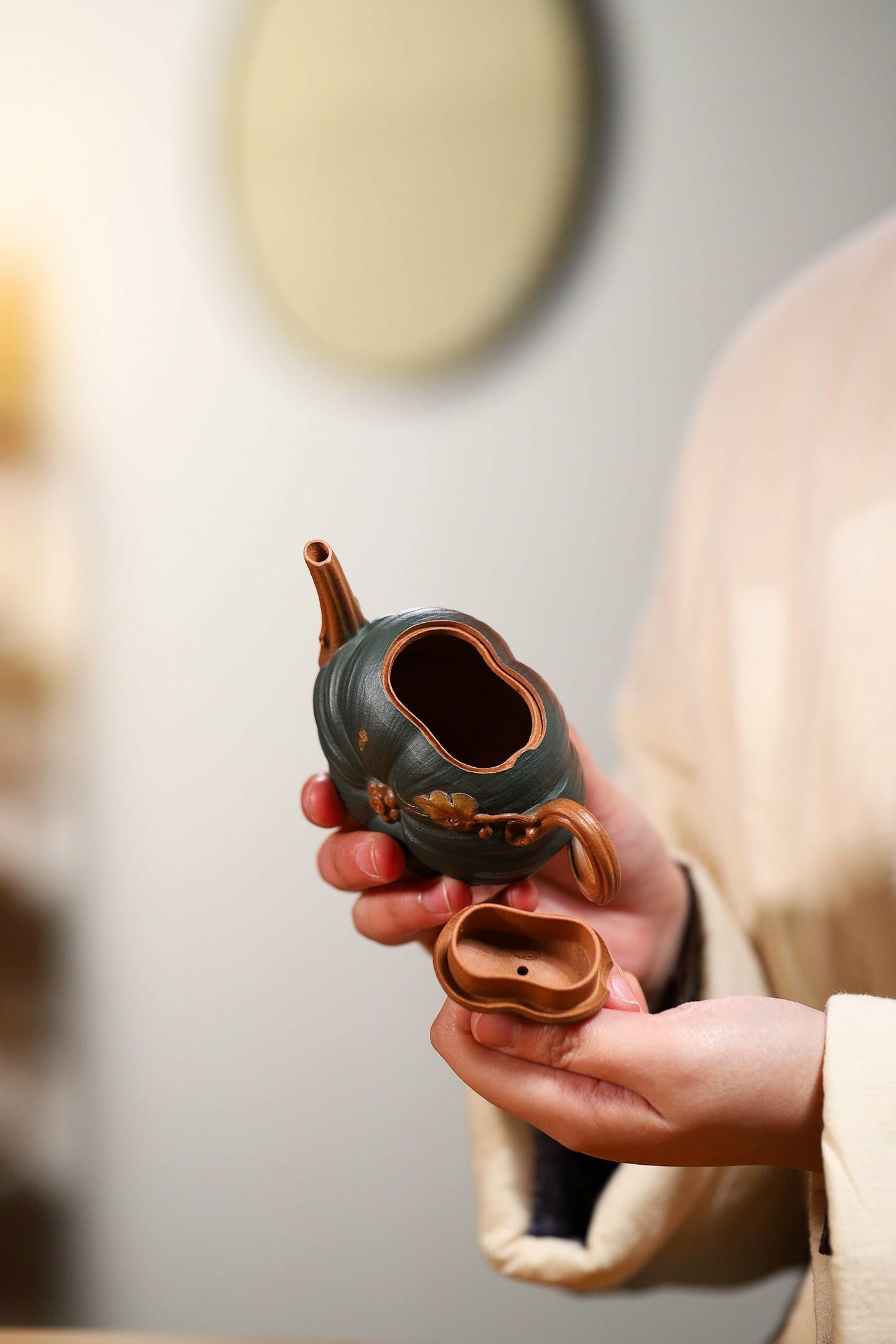 Man Bu Ren Sheng 170cc - Yixing Handmade Teapot 江苏宜兴