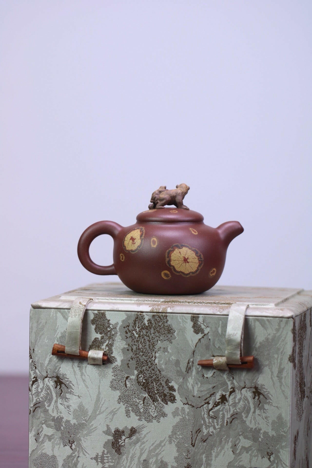 Ling Hou 190cc - Yixing Handmade Teapot 江苏宜兴