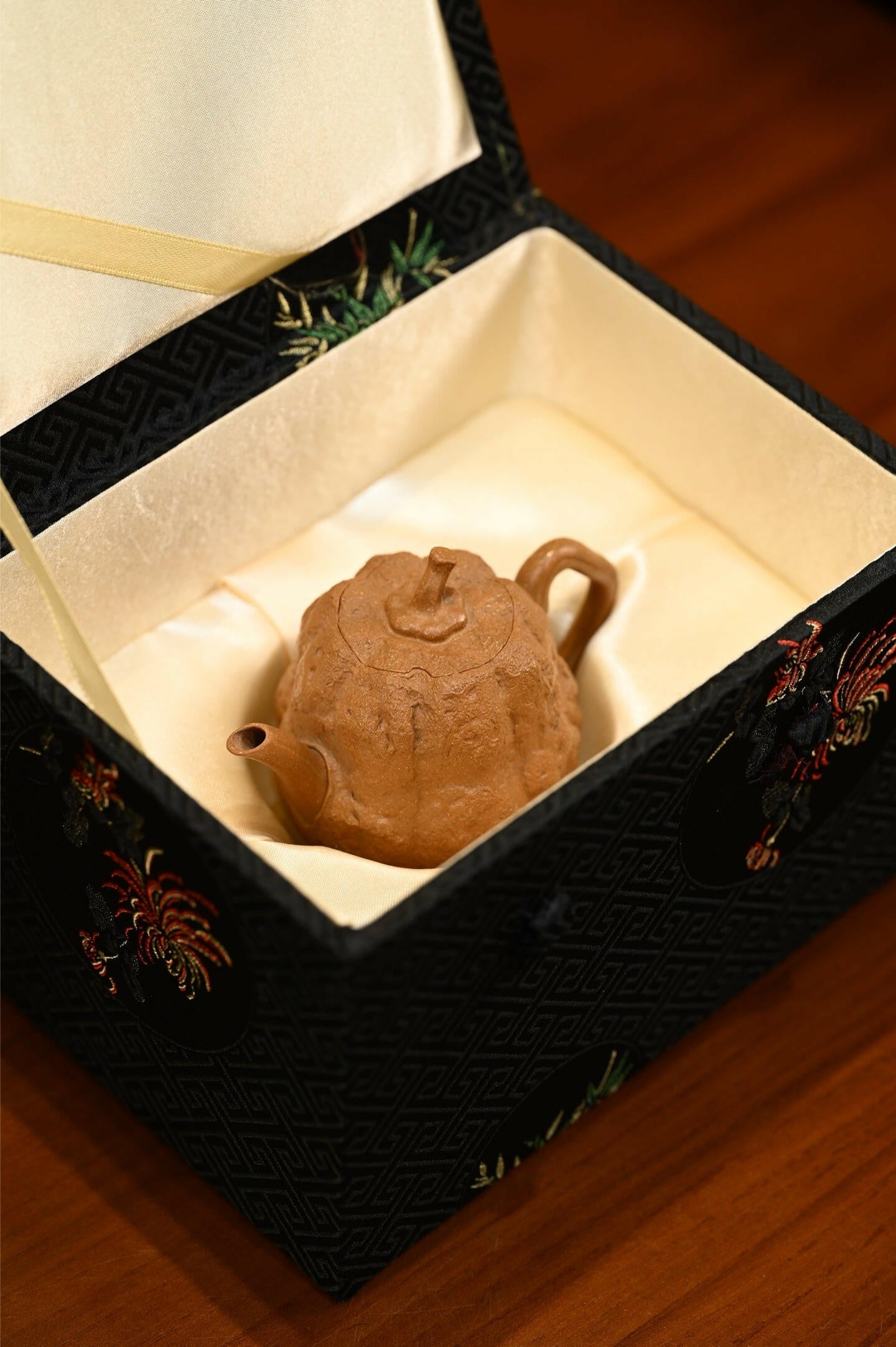 Gua Die 110cc - Yixing Handmade Teapot 江苏宜兴