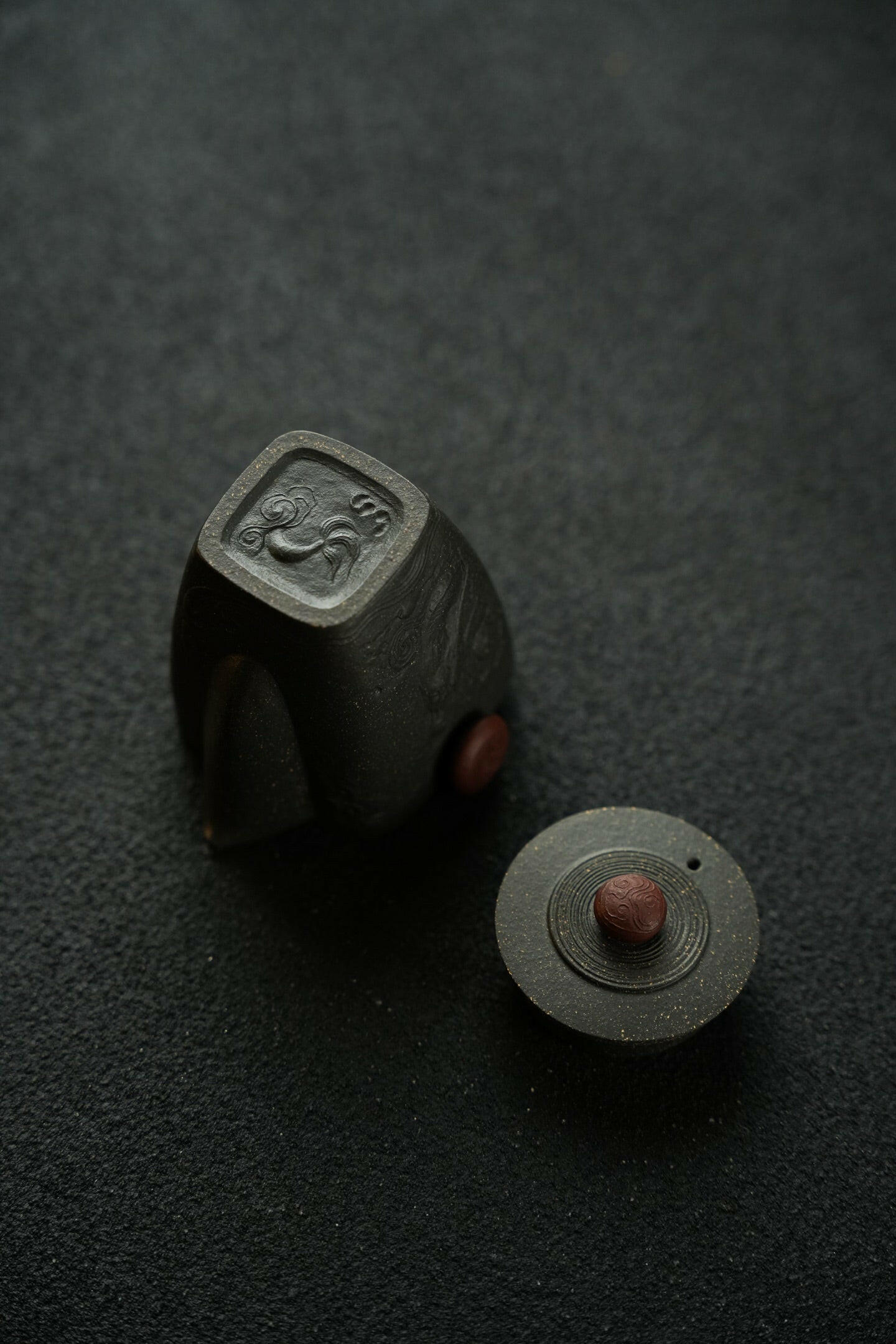 You Long Tian Xia 130cc - Yixing Handmade Teapot 江苏宜兴