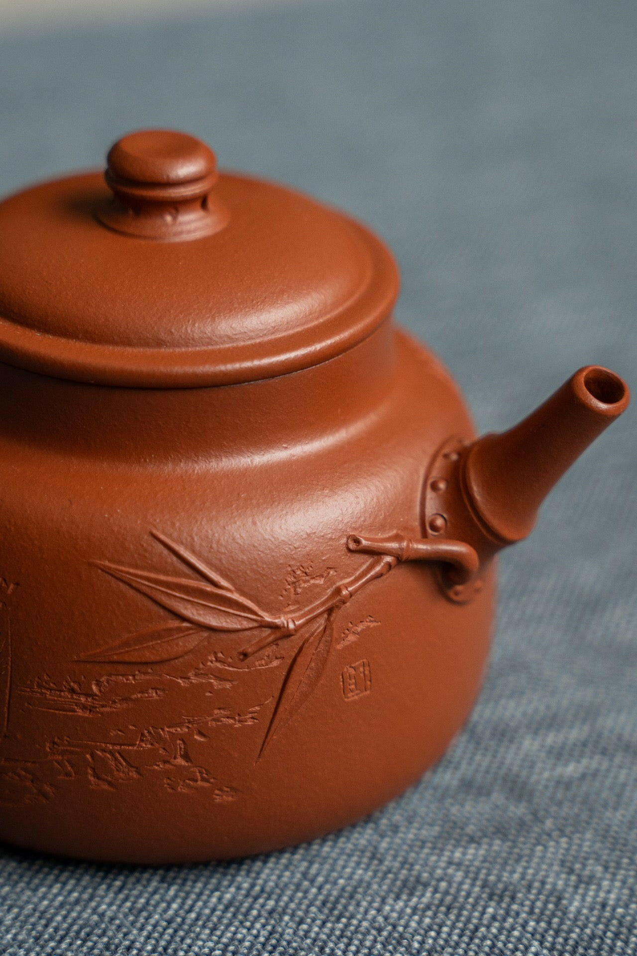 Zhu Ying 200cc - Yixing Handmade Teapot 江苏宜兴