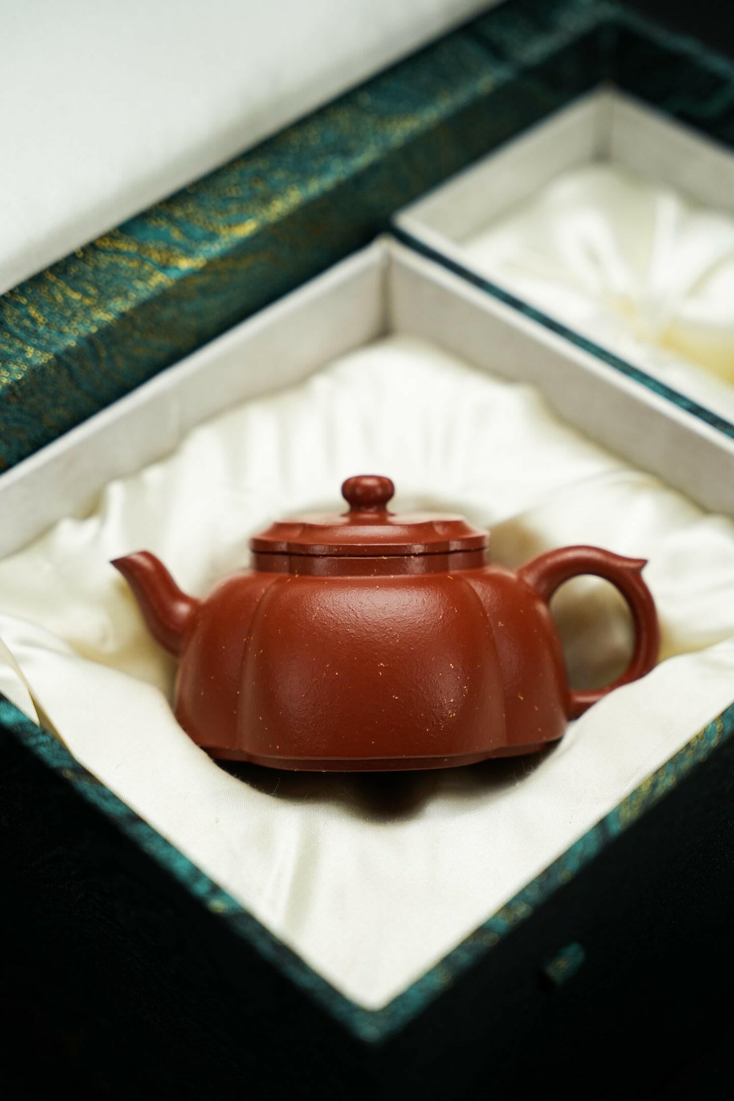 Jing Wen Hai Tang 150cc - Yixing Handmade Teapot 江苏宜兴
