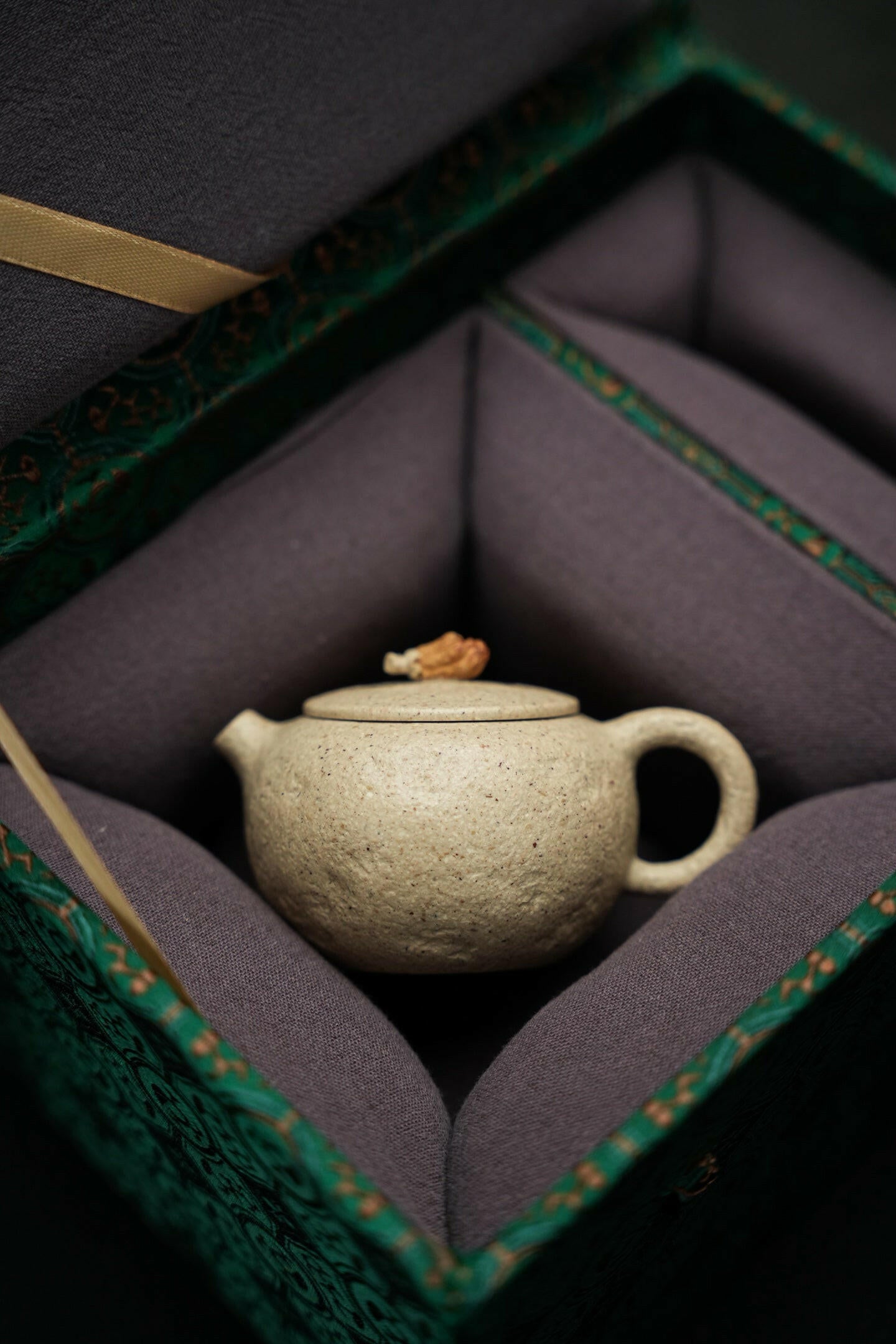 Fo Shou 100cc - Yixing Handmade Teapot 江苏宜兴