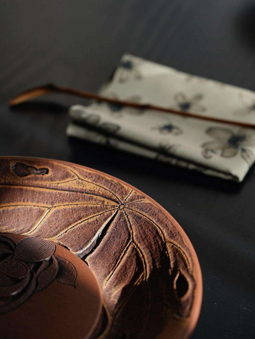 He Lian - Yixing Handmade Dry Bubble Tray 江苏宜兴
