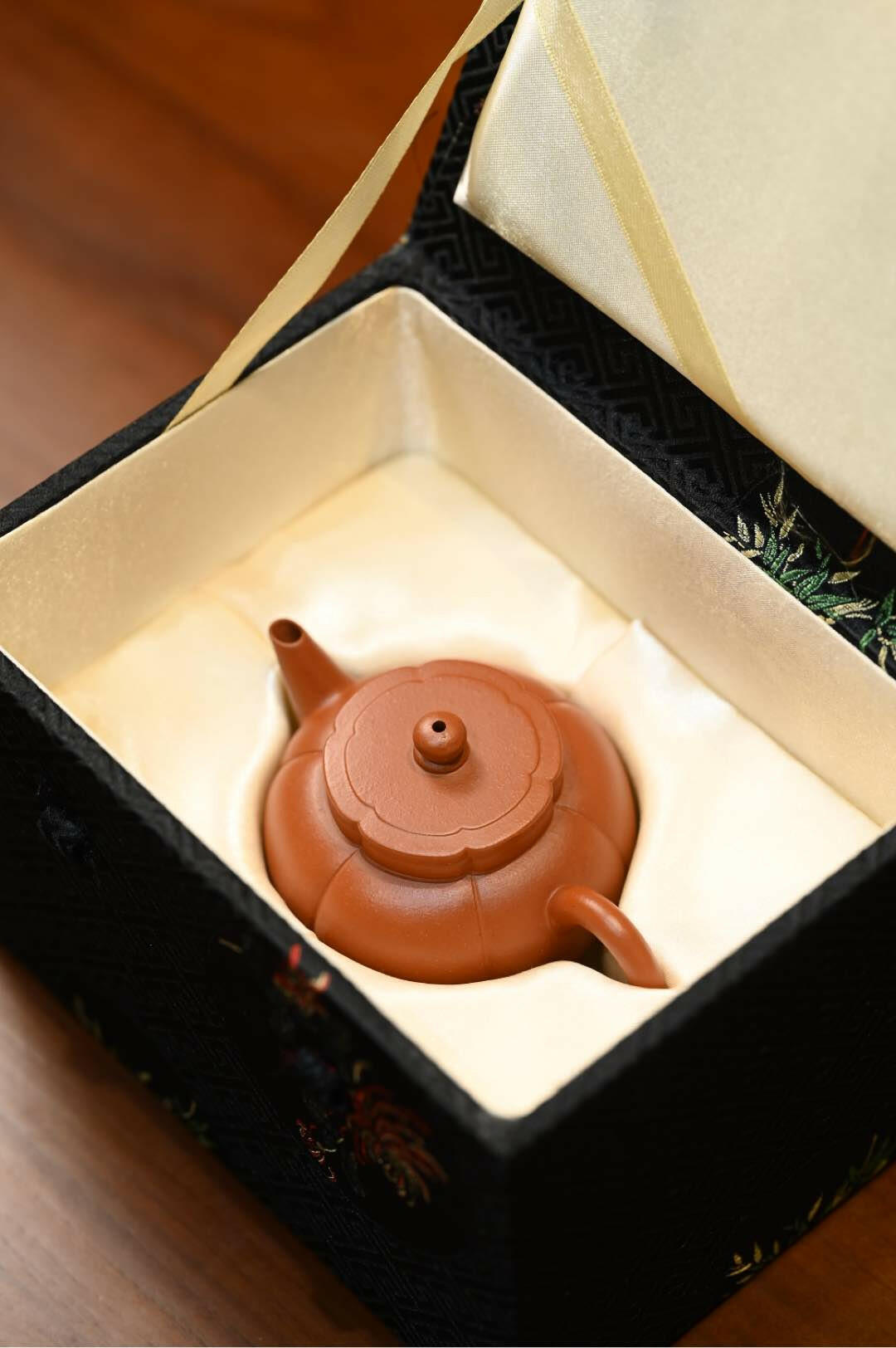 Xiao Ling Hua 100cc - Yixing Handmade Teapot 江苏宜兴