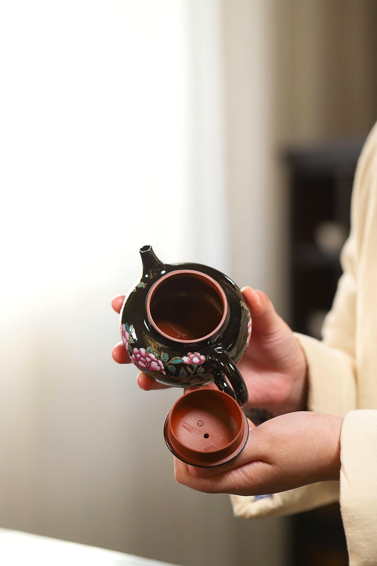 Rong Tian 160cc - Yixing Handmade Teapot 江苏宜兴