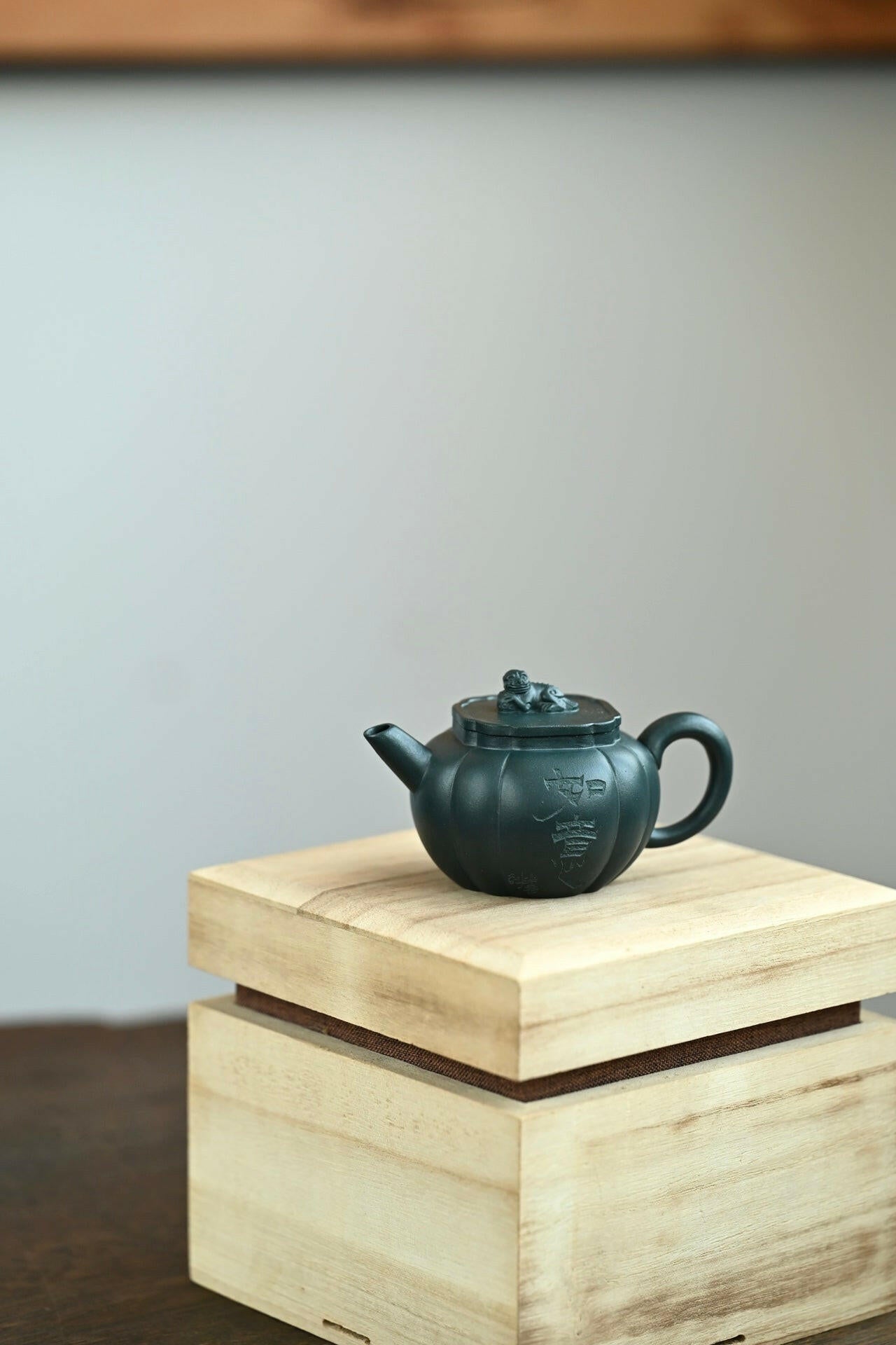 Ru Yi Shi Qiu 100cc - Yixing Handmade Teapot 江苏宜兴