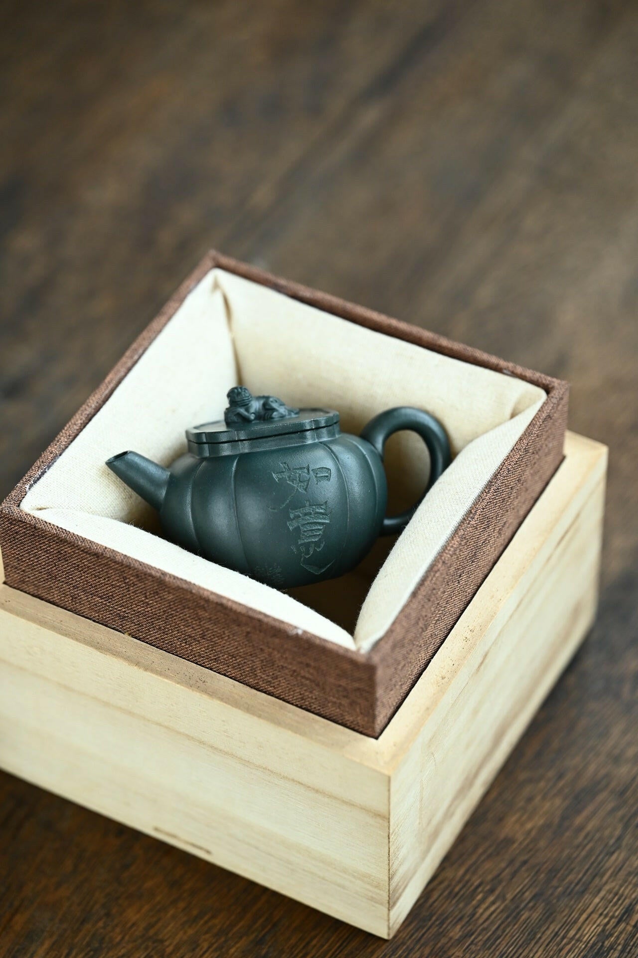 Ru Yi Shi Qiu 100cc - Yixing Handmade Teapot 江苏宜兴
