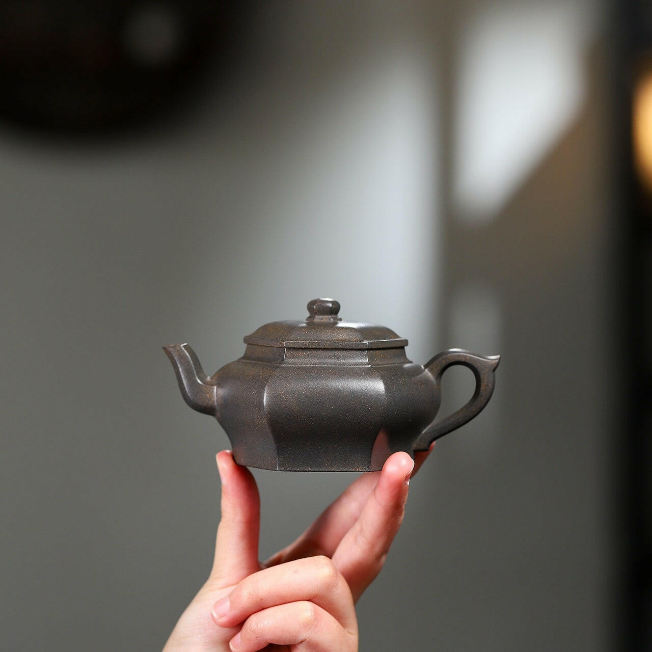 Liu Fang Gong Deng 150cc - Yixing Handmade Teapot 江苏宜兴