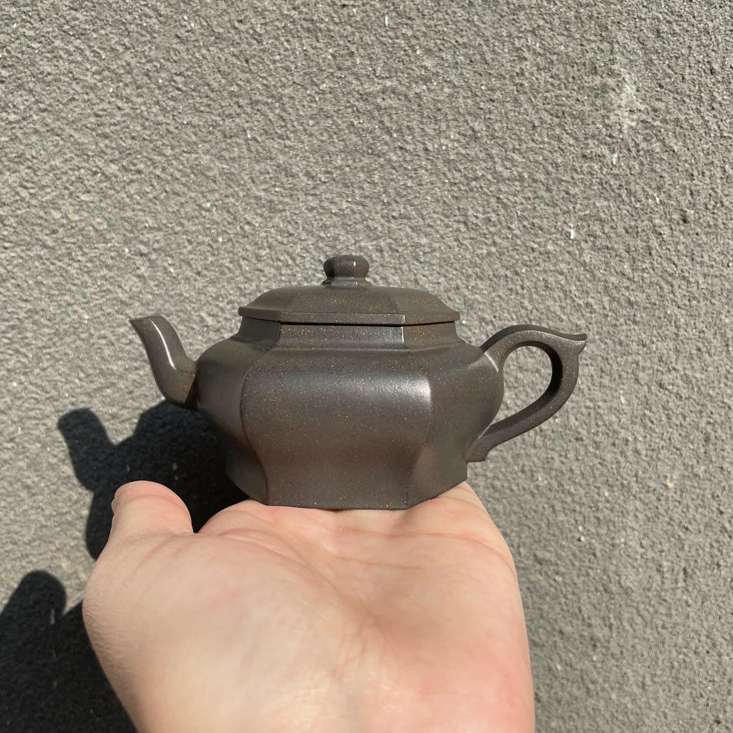 Liu Fang Gong Deng 150cc - Yixing Handmade Teapot 江苏宜兴