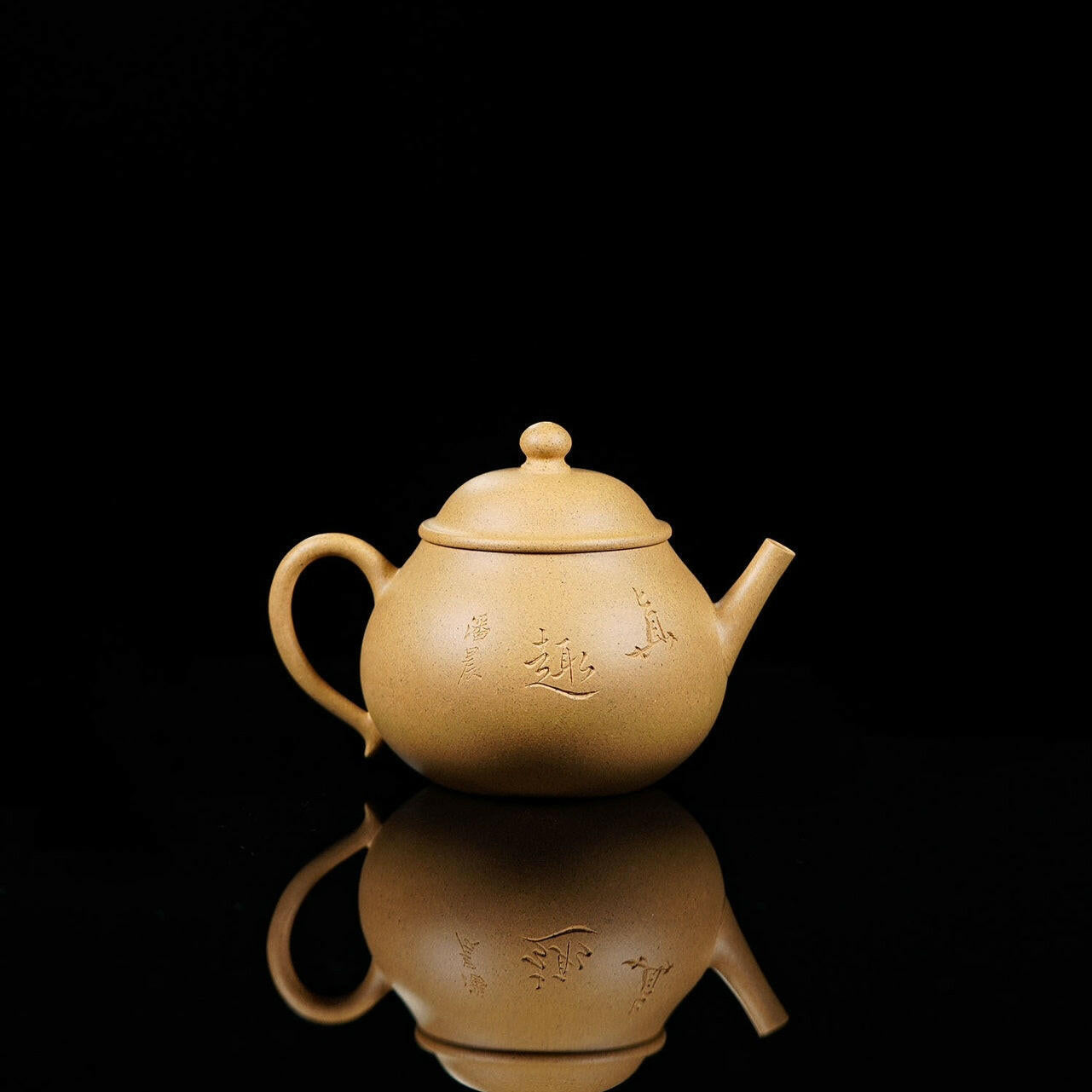 Zhen Qu 150cc - Yixing Handmade Teapot 江苏宜兴