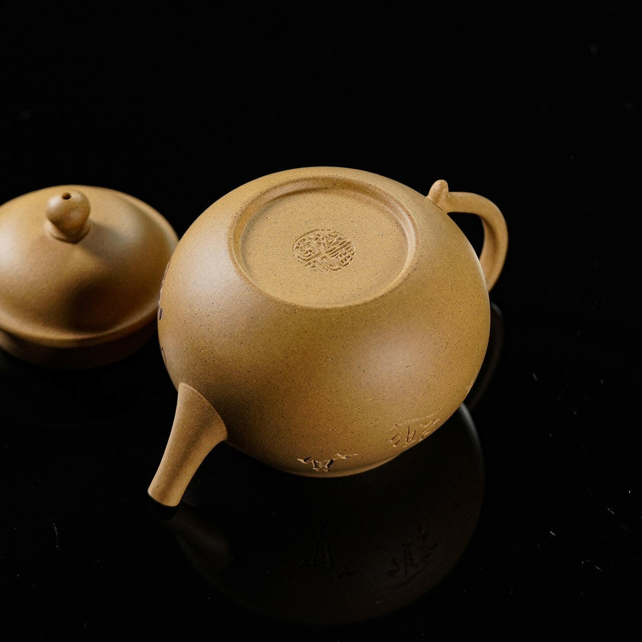 Zhen Qu 150cc - Yixing Handmade Teapot 江苏宜兴