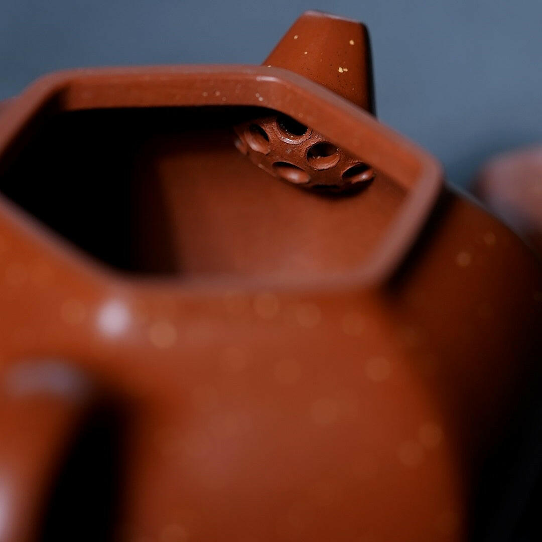 Liu Fang Rong Tian 180cc - Yixing Handmade Teapot 江苏宜兴