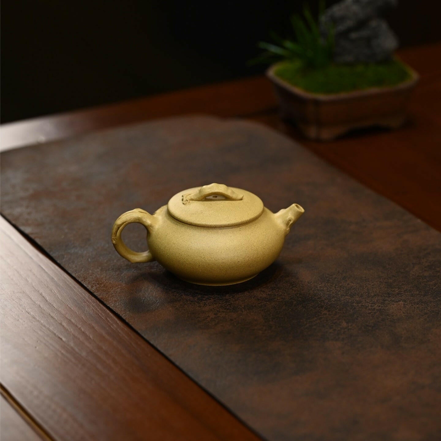 Dou Kou Nian Hua 120cc - Yixing Handmade Teapot 江苏宜兴