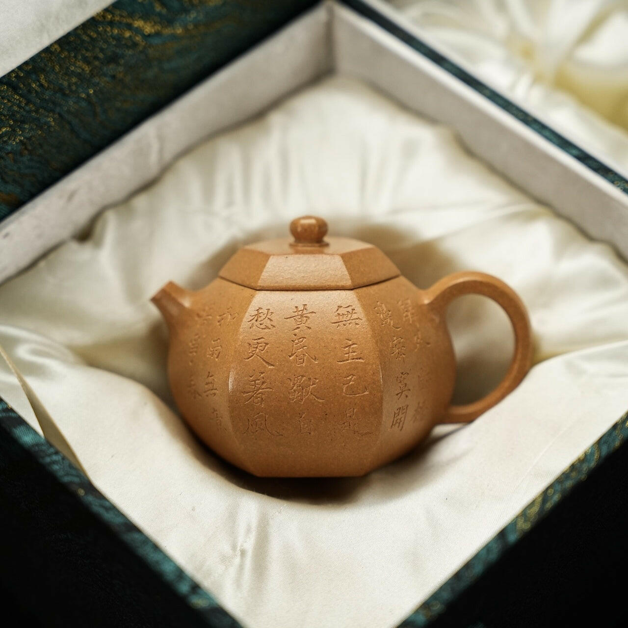 Liu Fang Xi Shi 200cc - Yixing Handmade Teapot 江苏宜兴