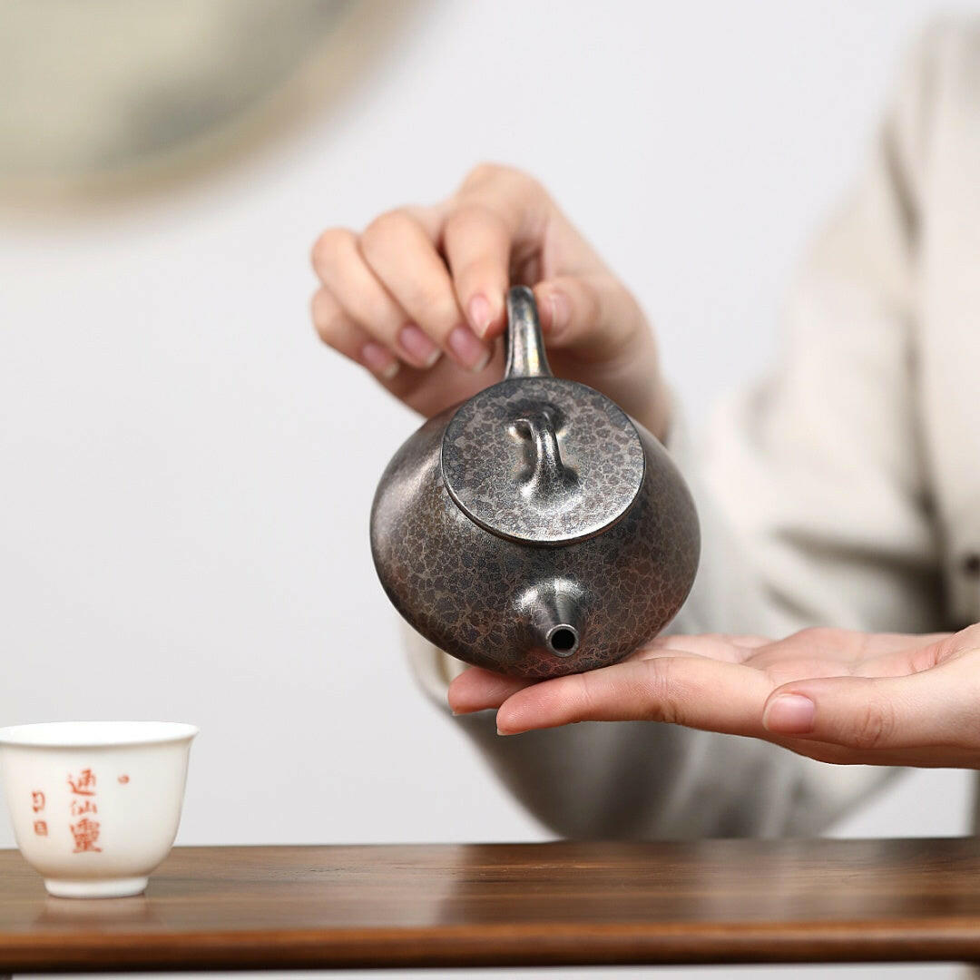 Ping Gai Shi Piao 150cc - Yixing Handmade Teapot 江苏宜兴