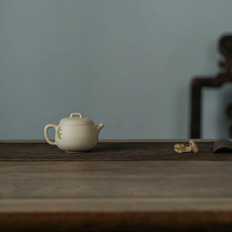 Teng Die ying 150cc - Yixing Handmade Teapot 江苏宜兴